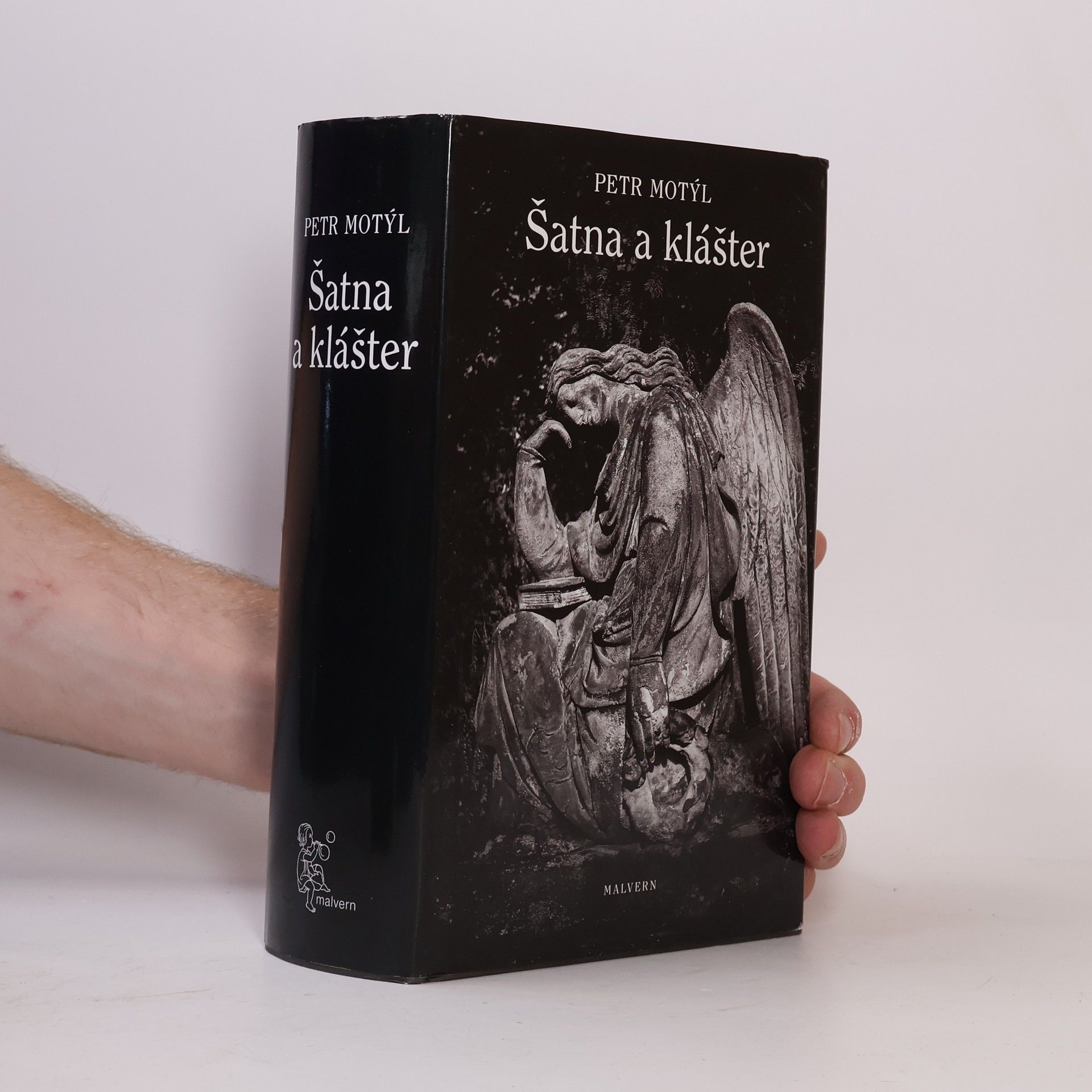 Petr Motýl Šatna a klášter