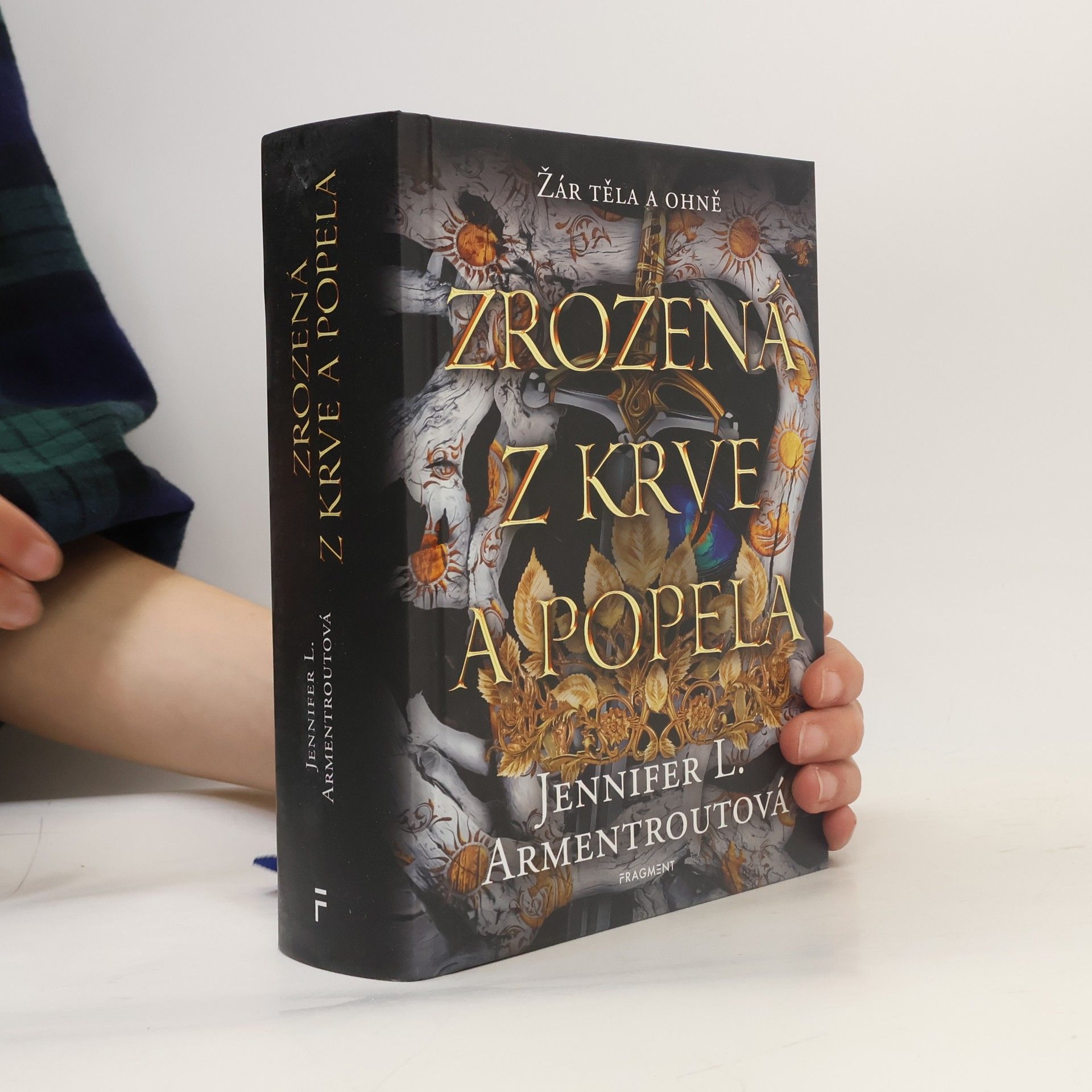 Jennifer Armentrout Zrozená z krve a popela