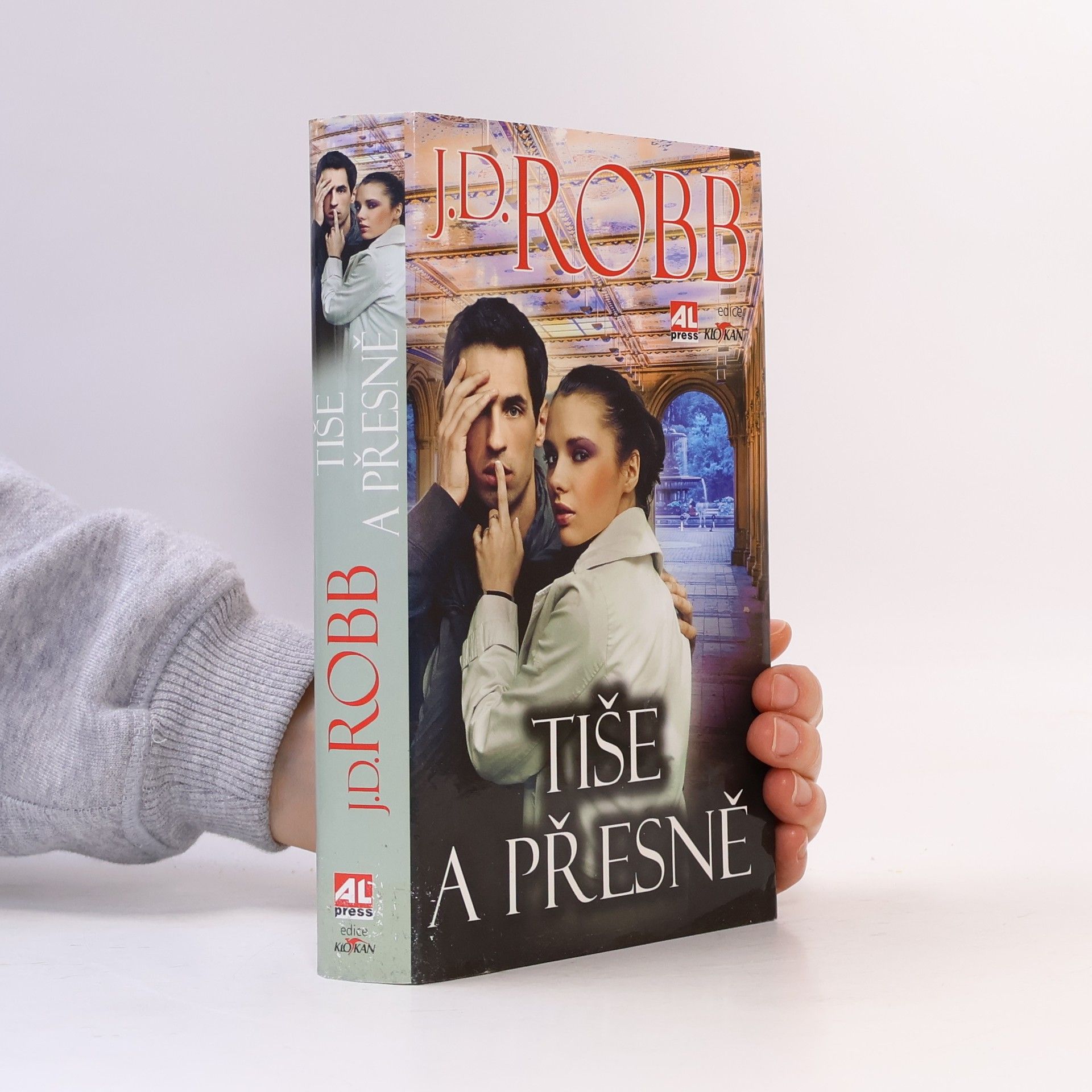 Nora Roberts Tiše a přesně