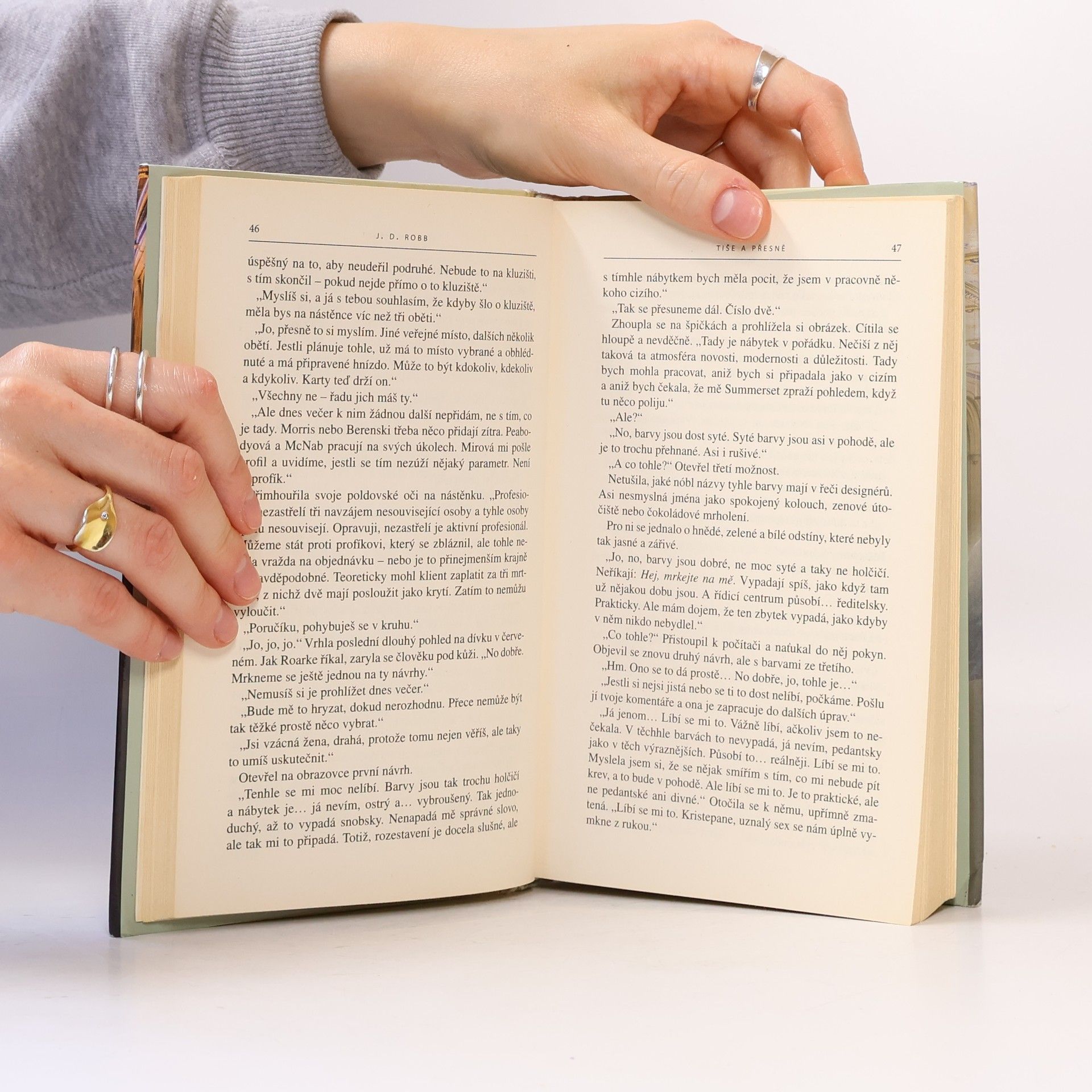 Nora Roberts Tiše a přesně