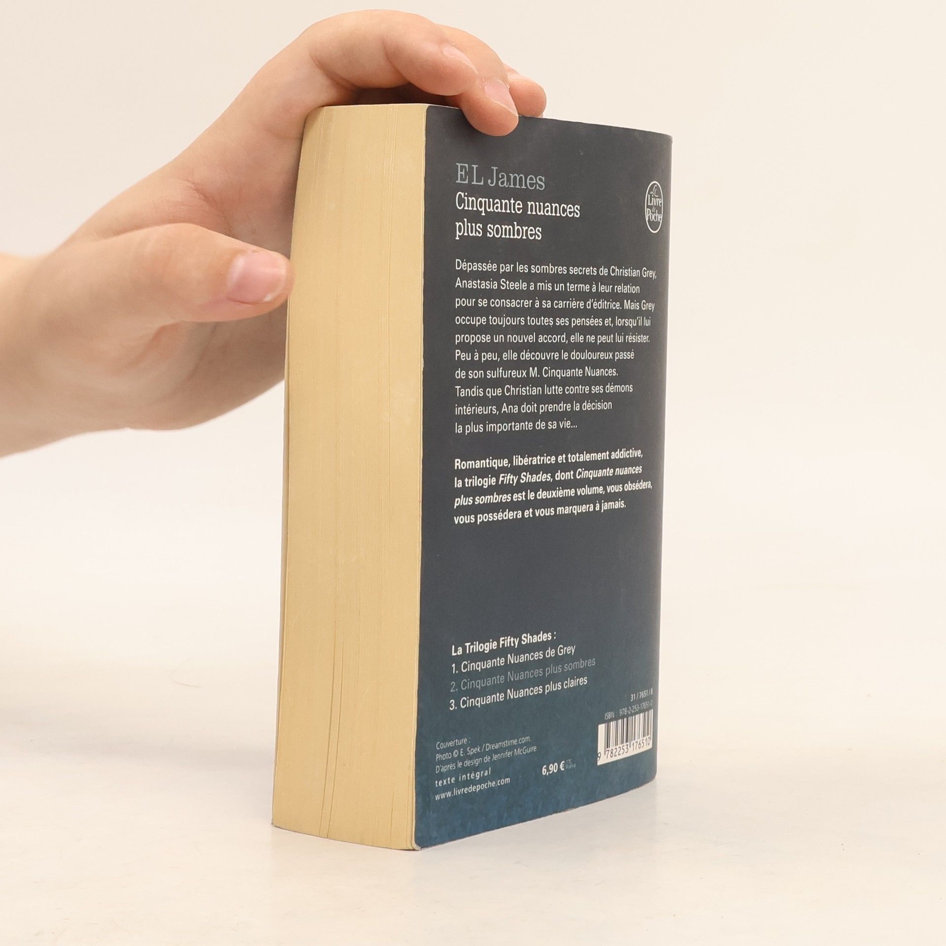 E. L. James Cinquante nuances plus sombres