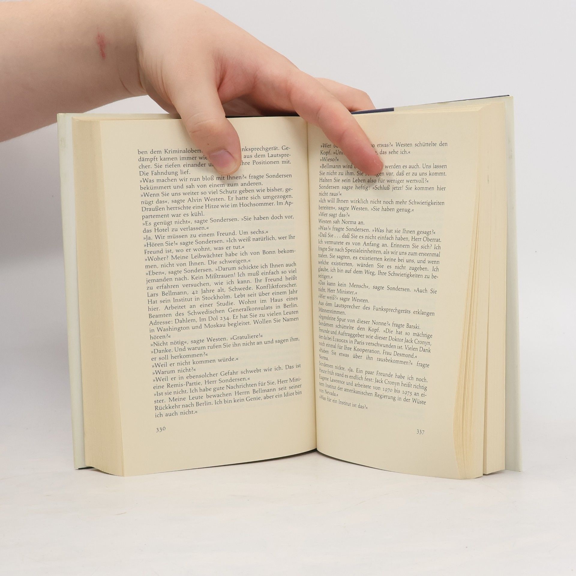 J. M. Simmel Doch mit den Clowns kamen die Tränen