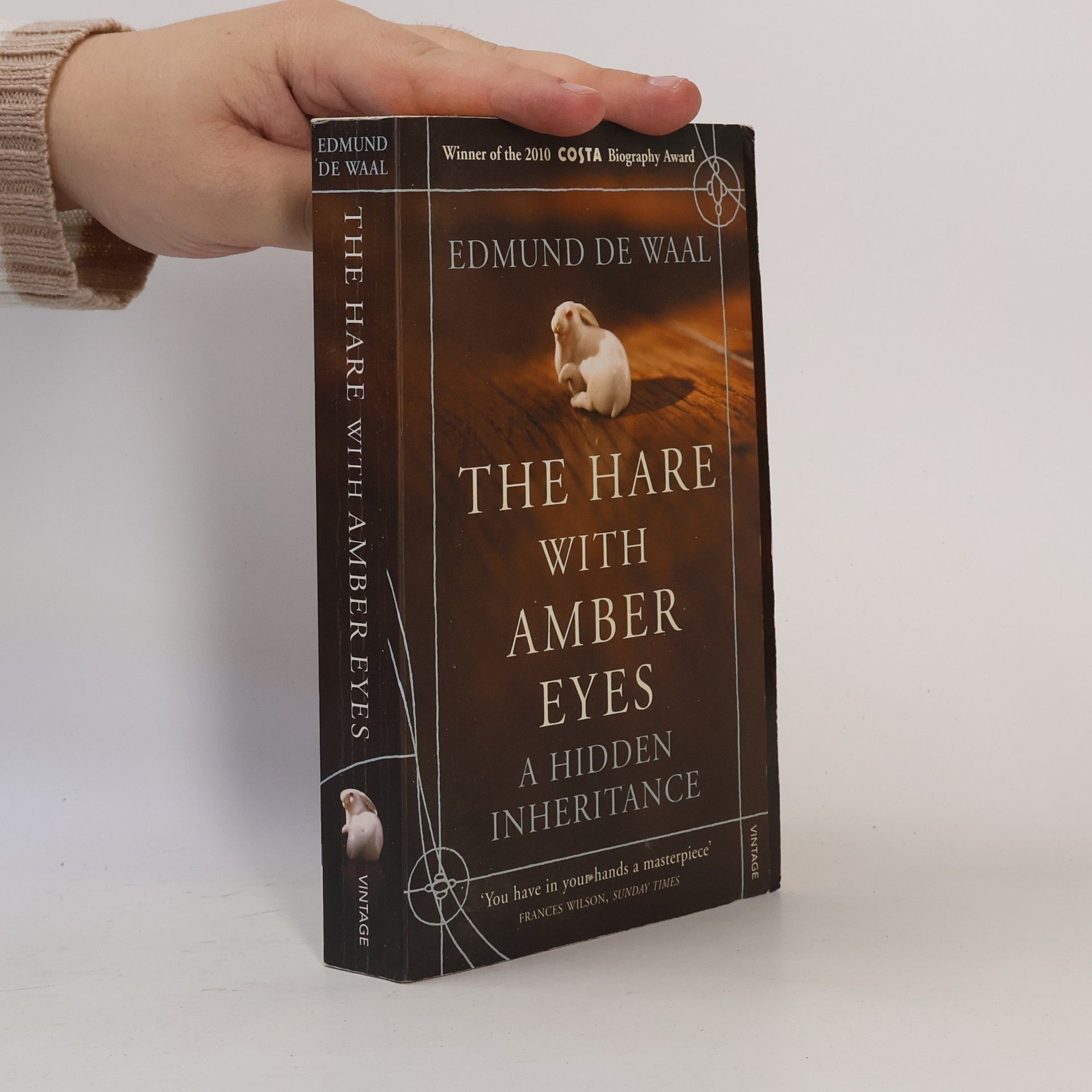 Edmund de Waal The hare with amber eyes. A hidden inheritance