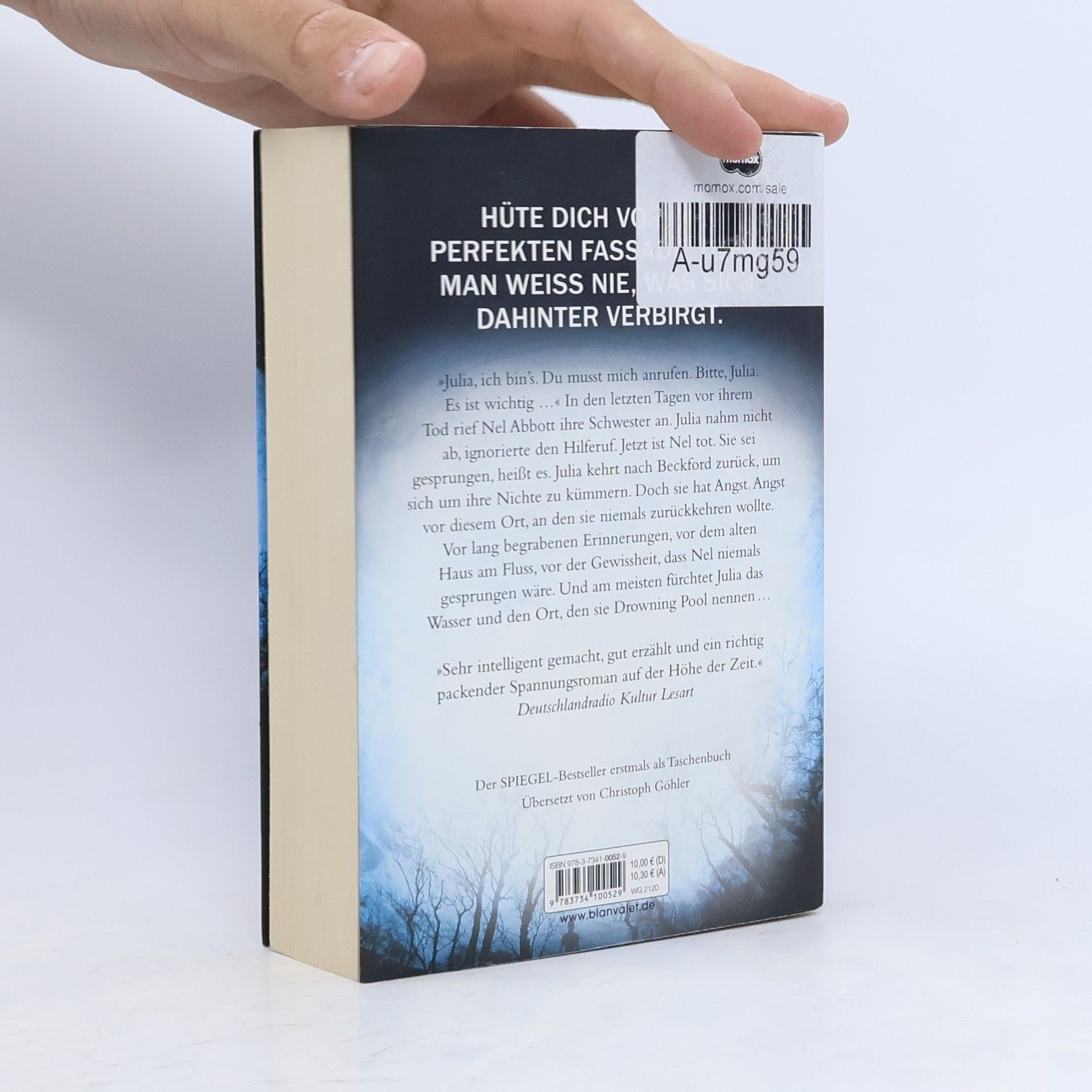 Paula Hawkins Into the Water