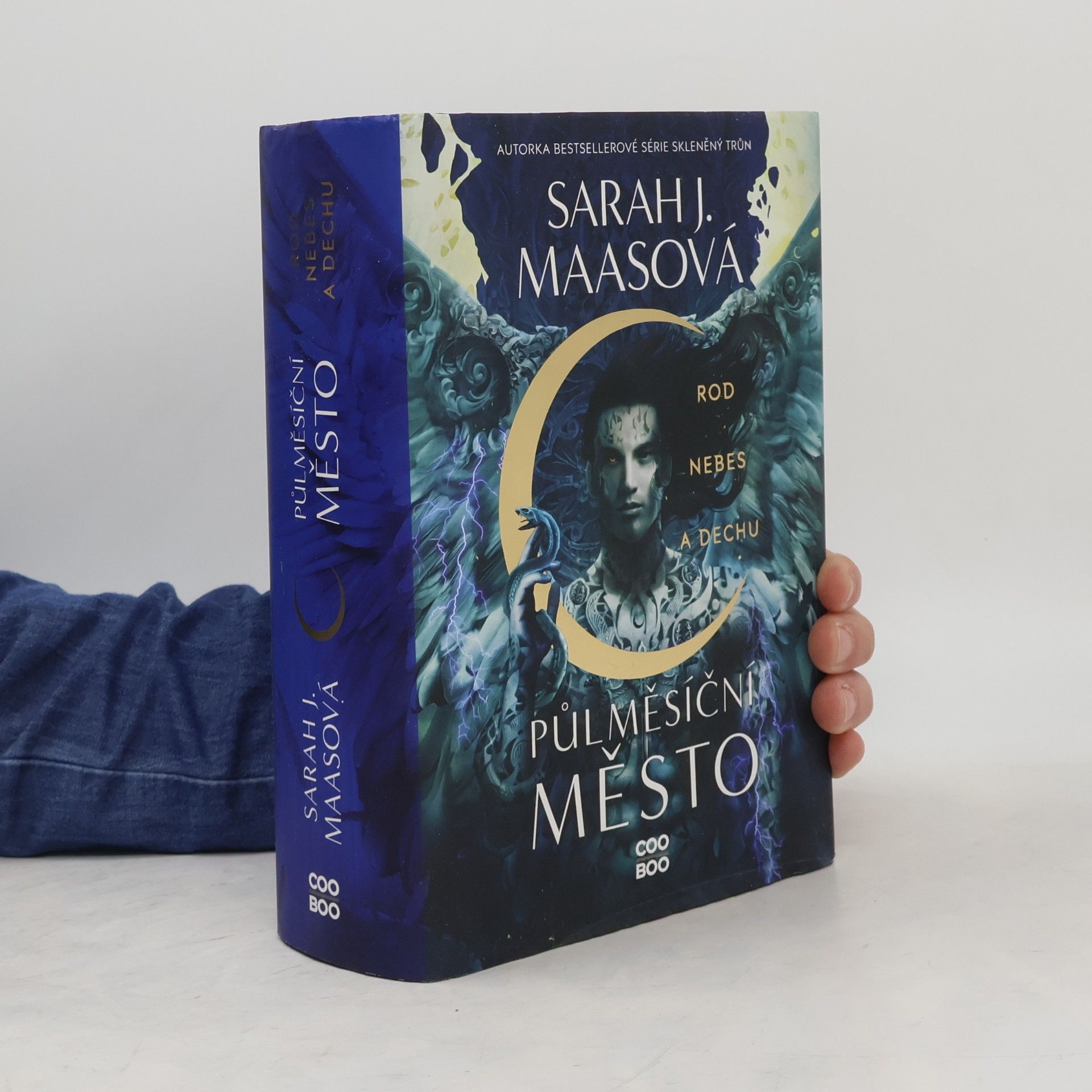 Sarah J. Maas Půlměsíční město. Rod nebes a dechu