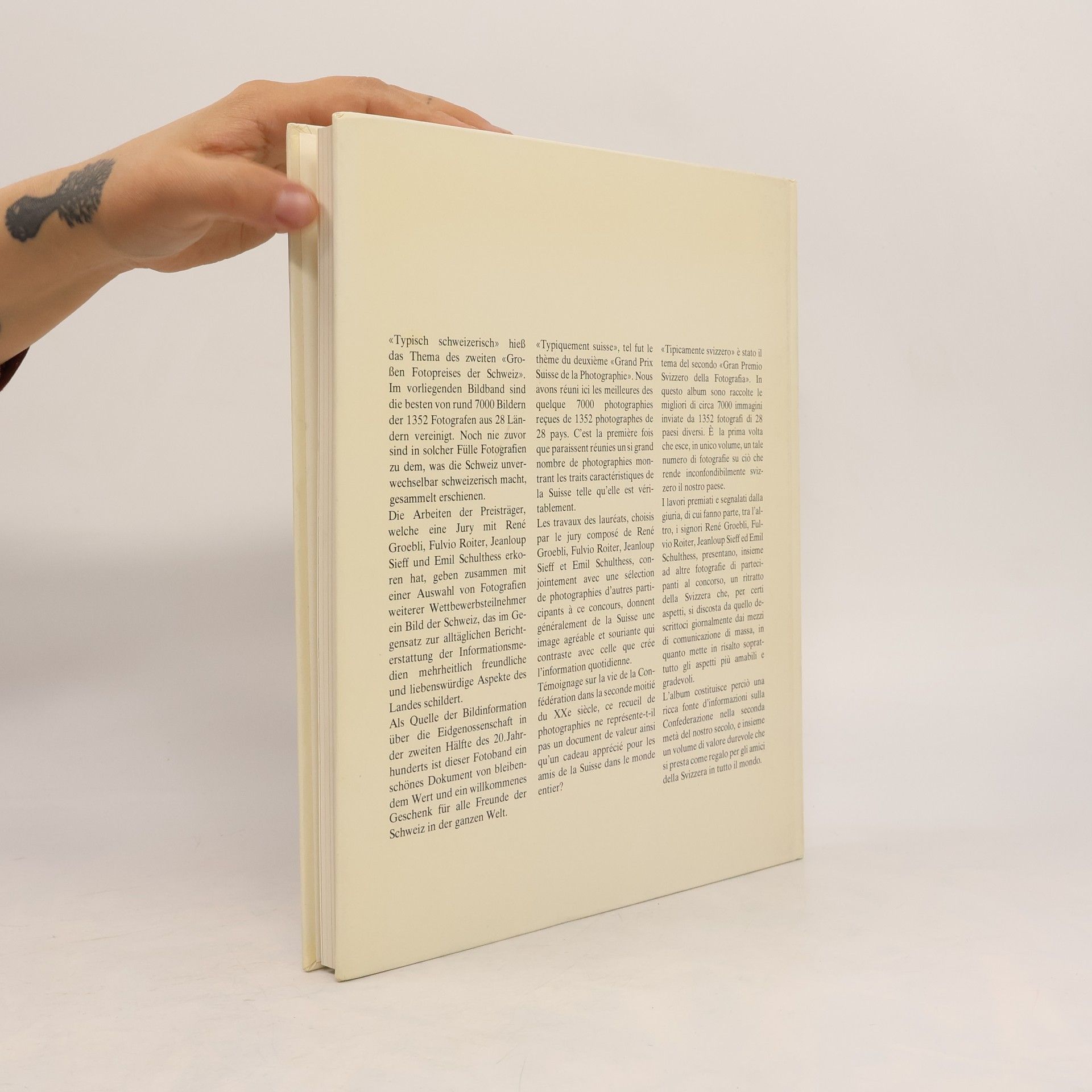 Autorenkollektiv Typisch Schweizerisch / Typiquement Suisse / Tipicamente Svizzero
