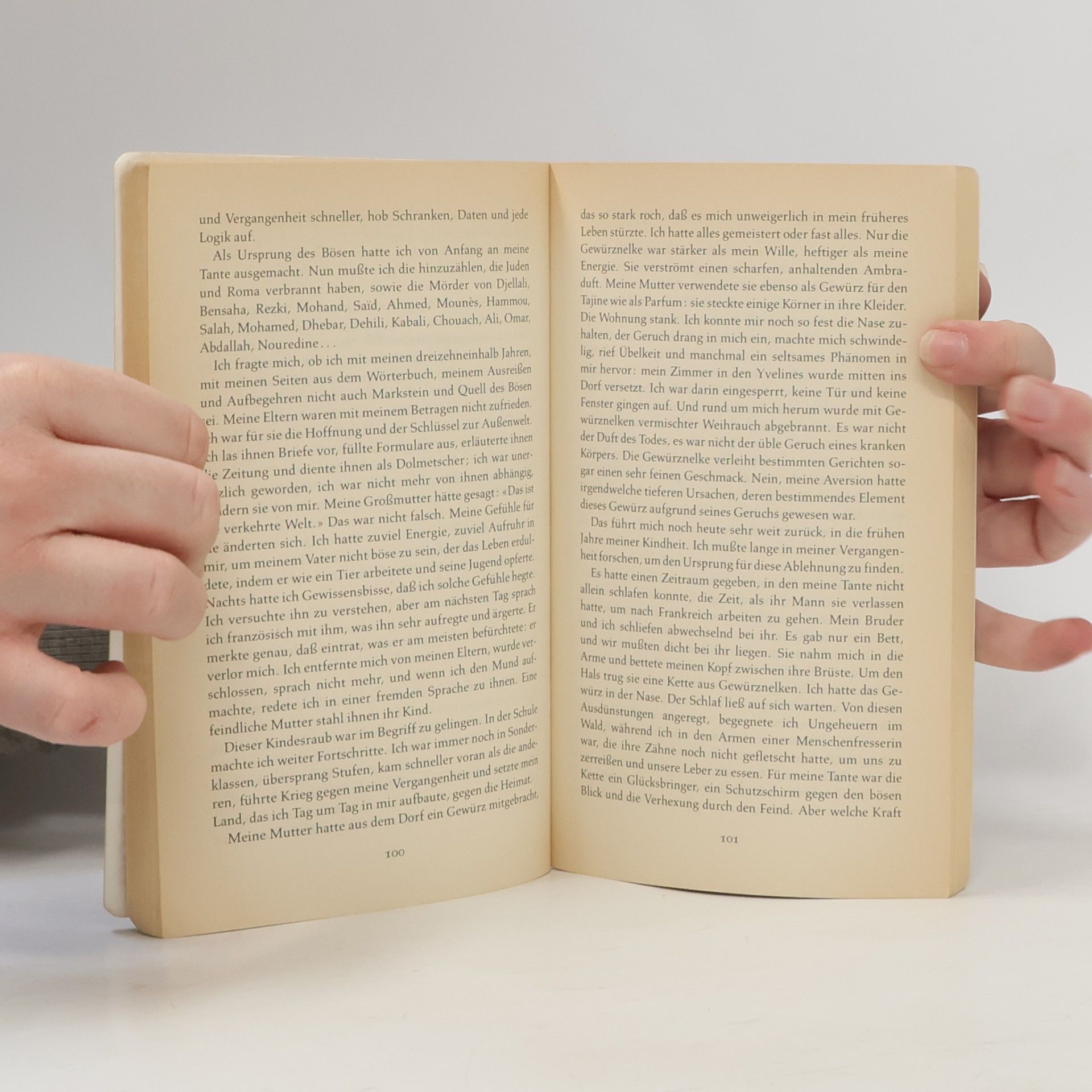 Tahar Ben Jelloun Mit gesenktem Blick