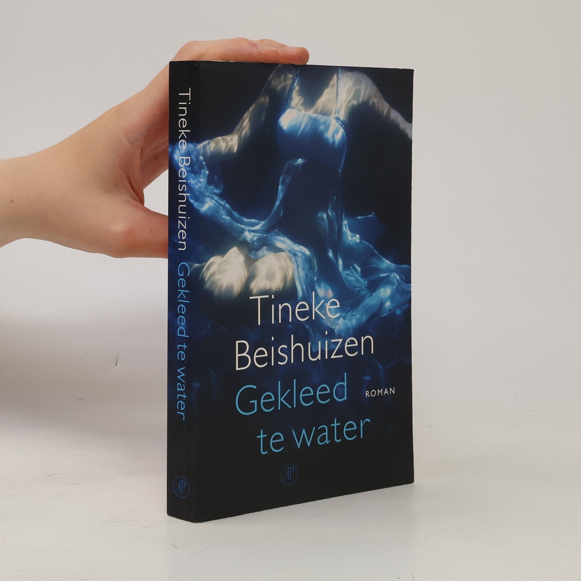 Tineke Beishuizen Gekleed te water
