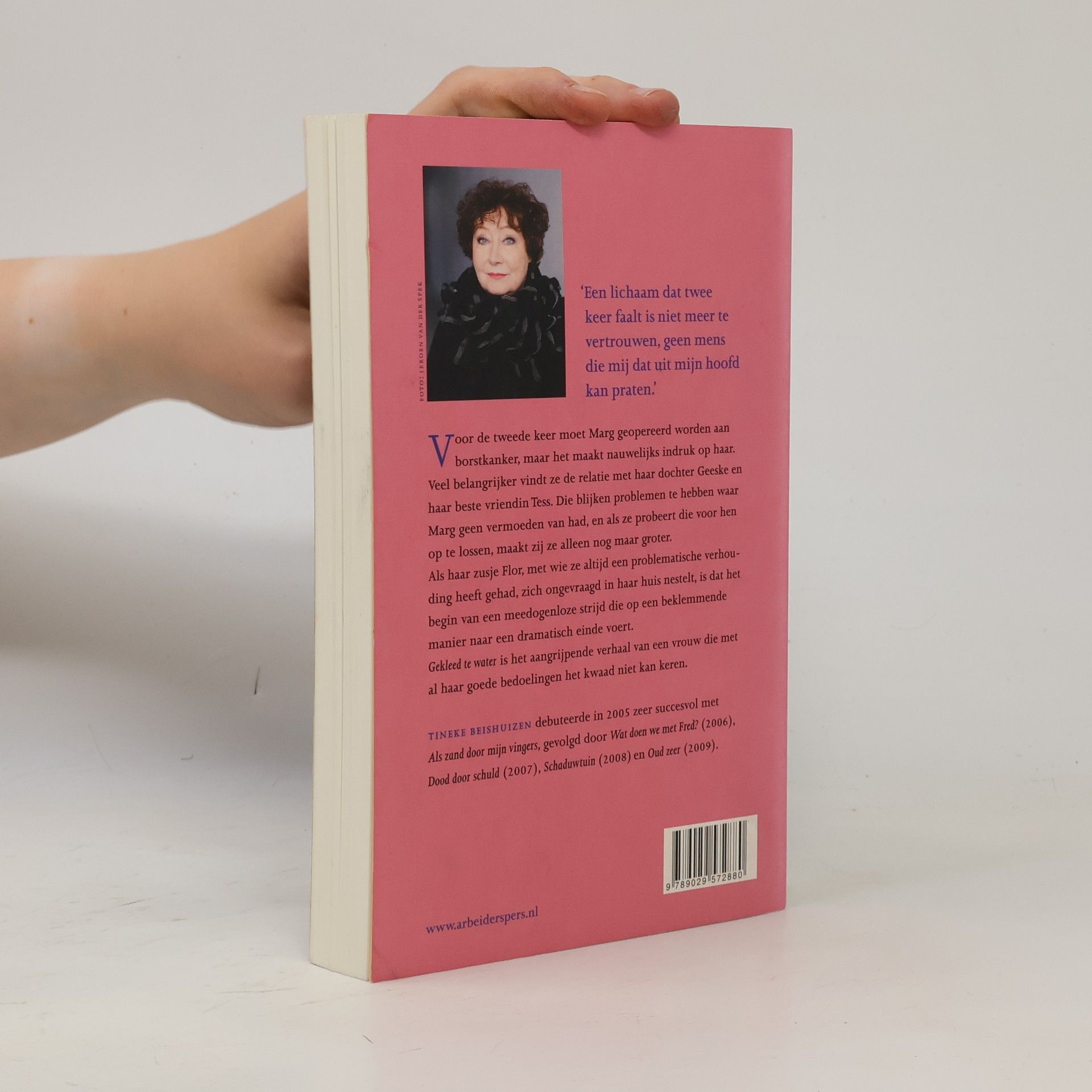 Tineke Beishuizen Gekleed te water