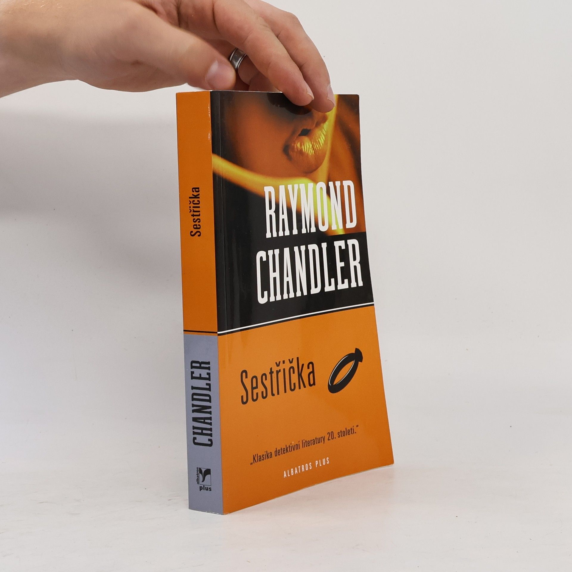 Raymond Chandler Sestřička