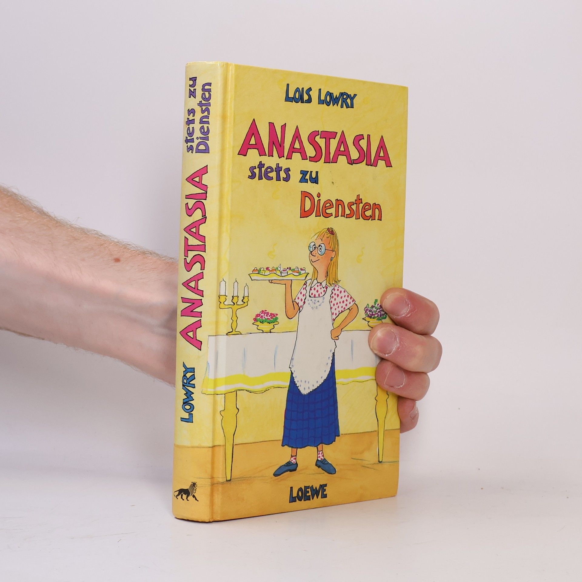 Anastasia, stets zu Diensten