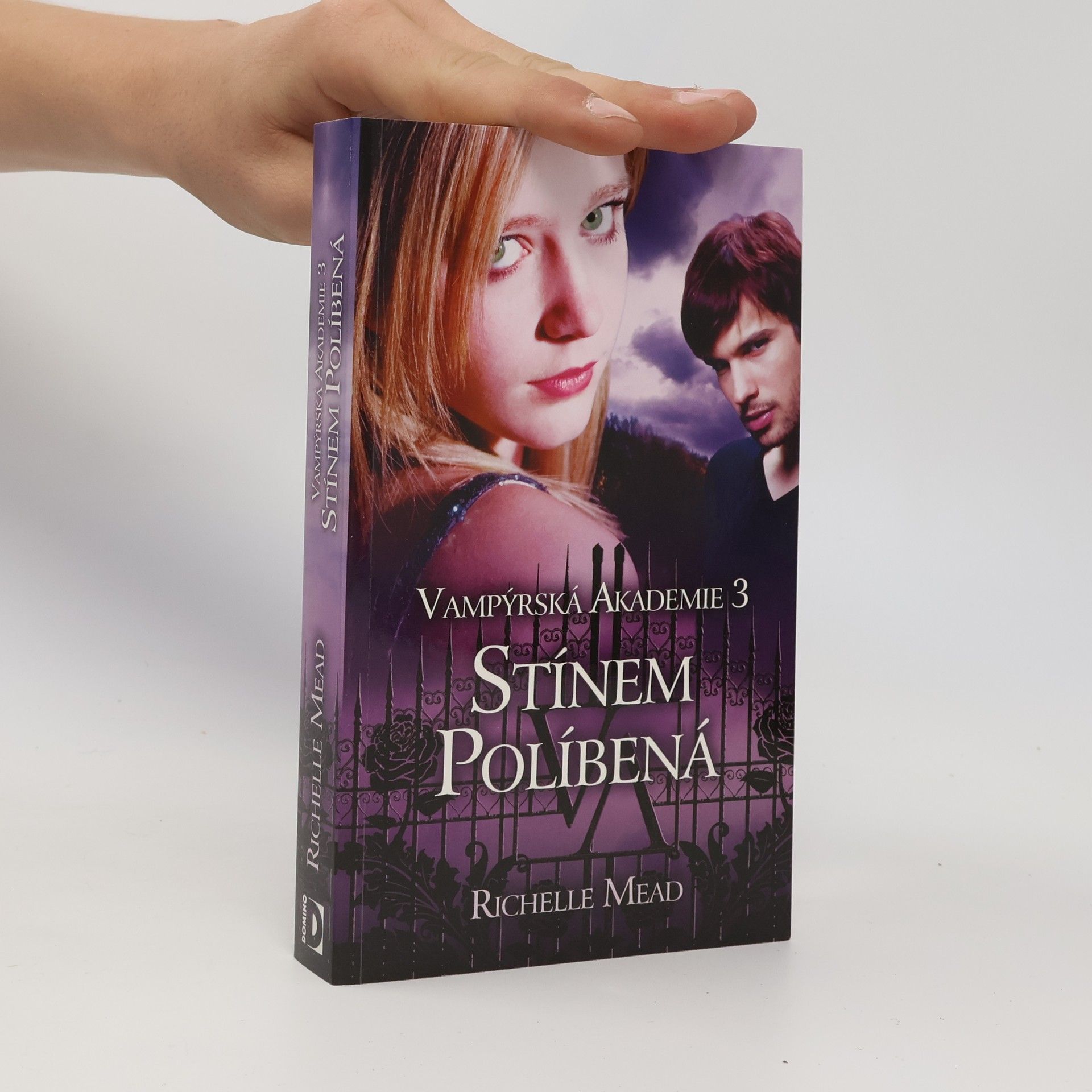 Richelle Mead Vampýrská akademie 3: Stínem políbená.