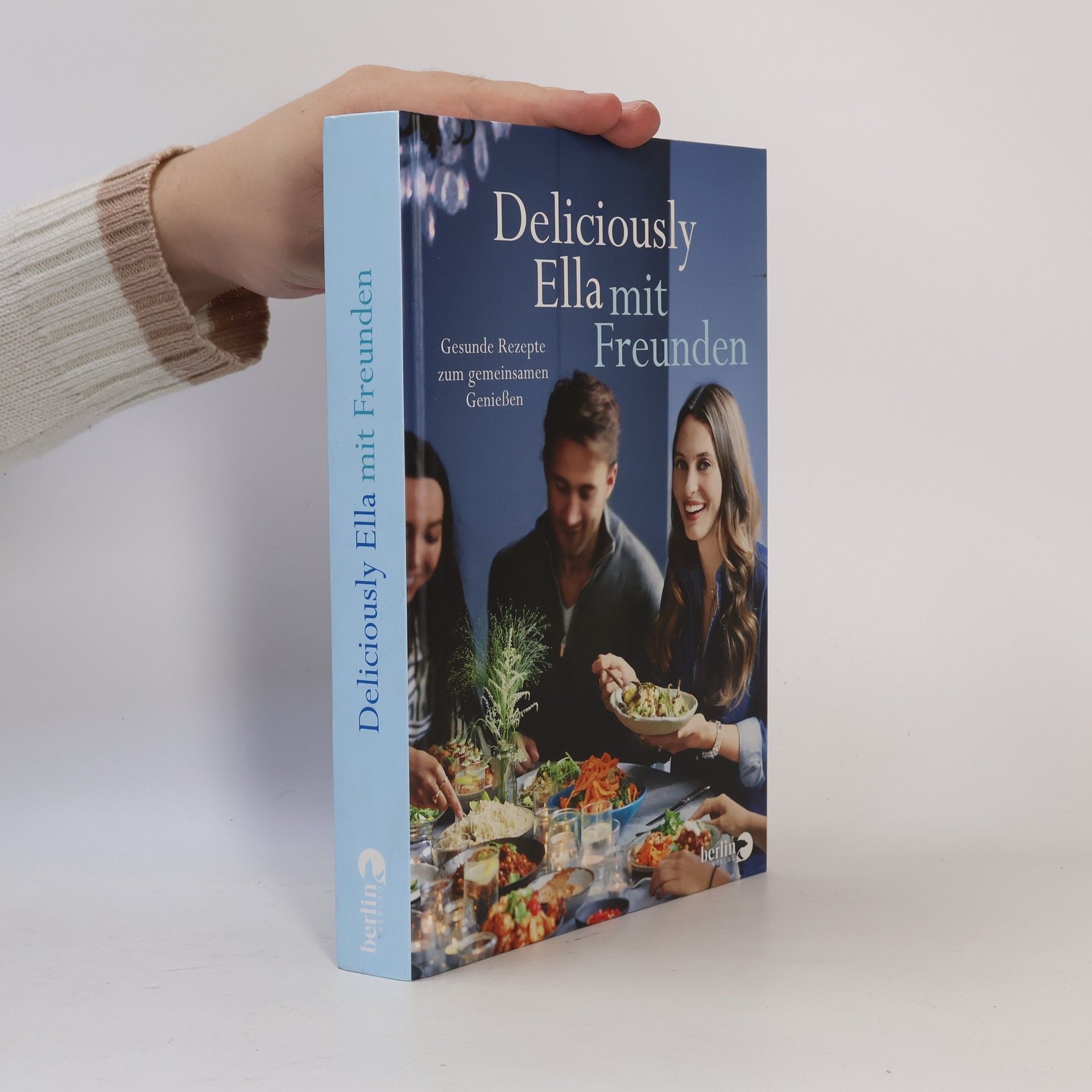 Ella Mills Deliciously Ella mit Freunden