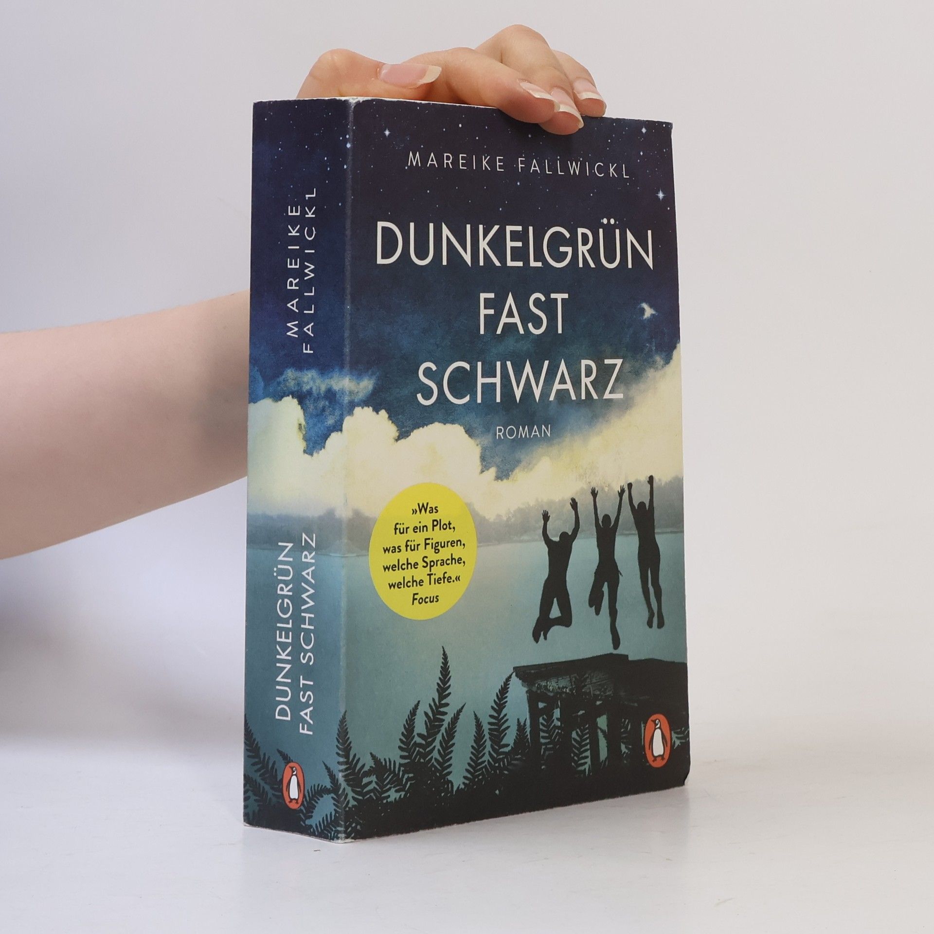 Mareike Fallwickl Dunkelgrün fast schwarz