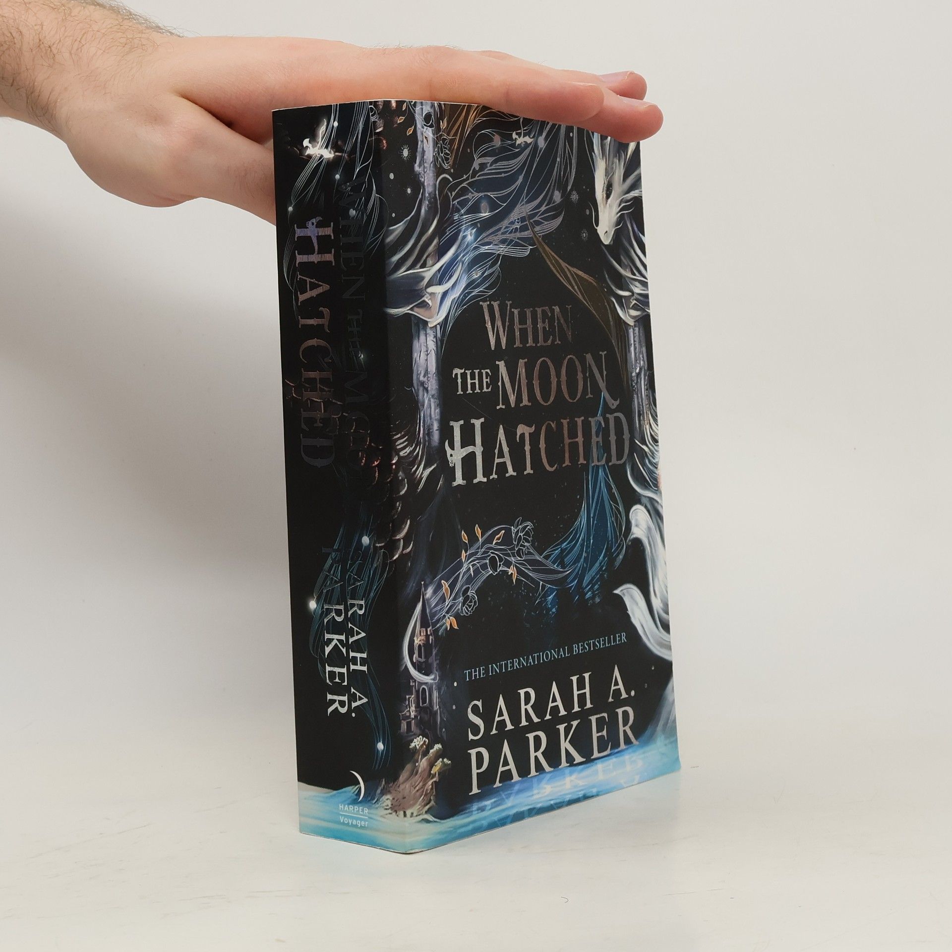 Sarah A. Parker When the Moon Hatched (The Moonfall Series, Book 1)