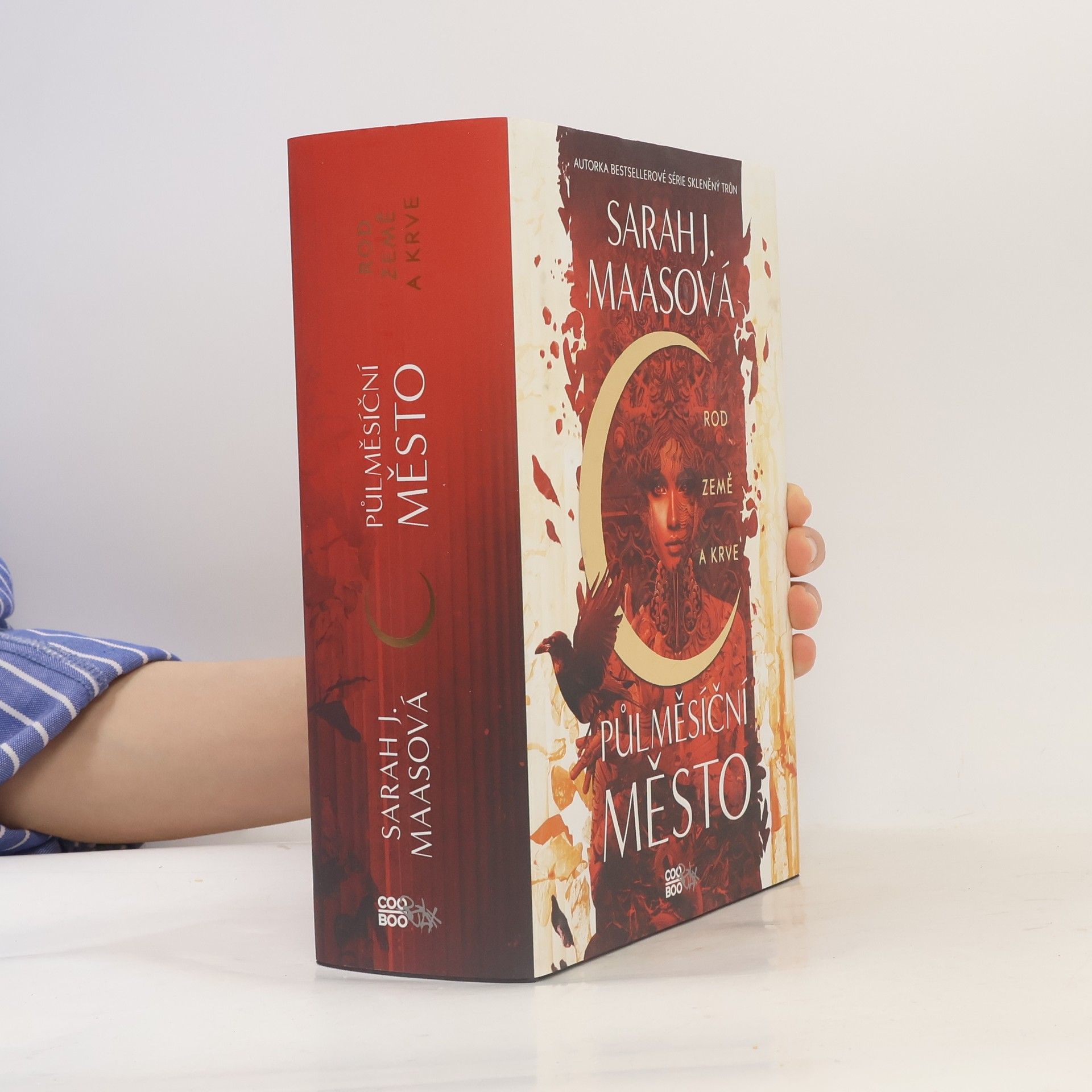 Sarah J. Maas Půlměsíční město. Rod země a krve