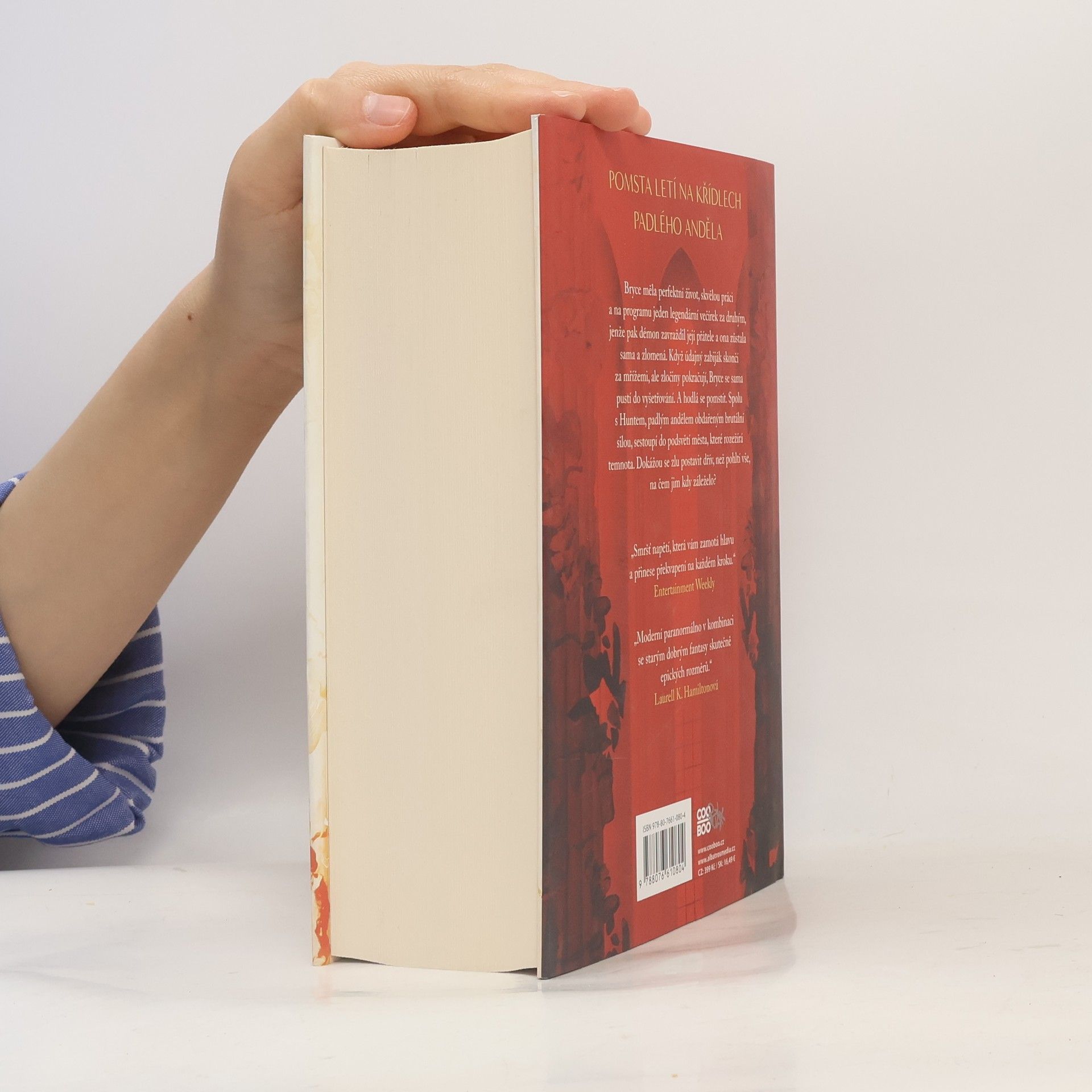 Sarah J. Maas Půlměsíční město. Rod země a krve
