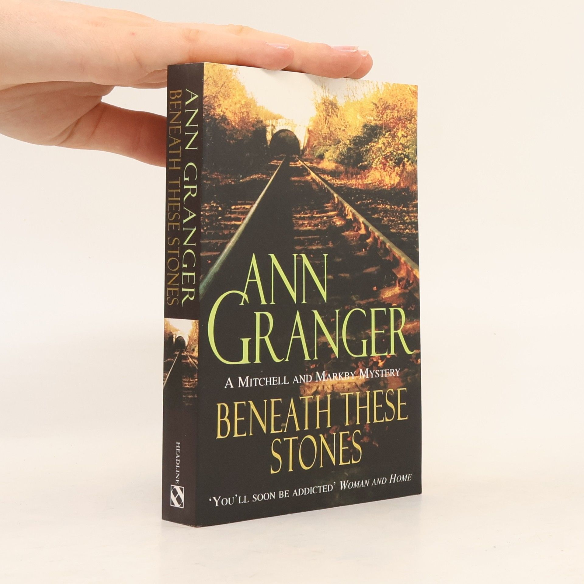 Ann Granger Beneath these Stones