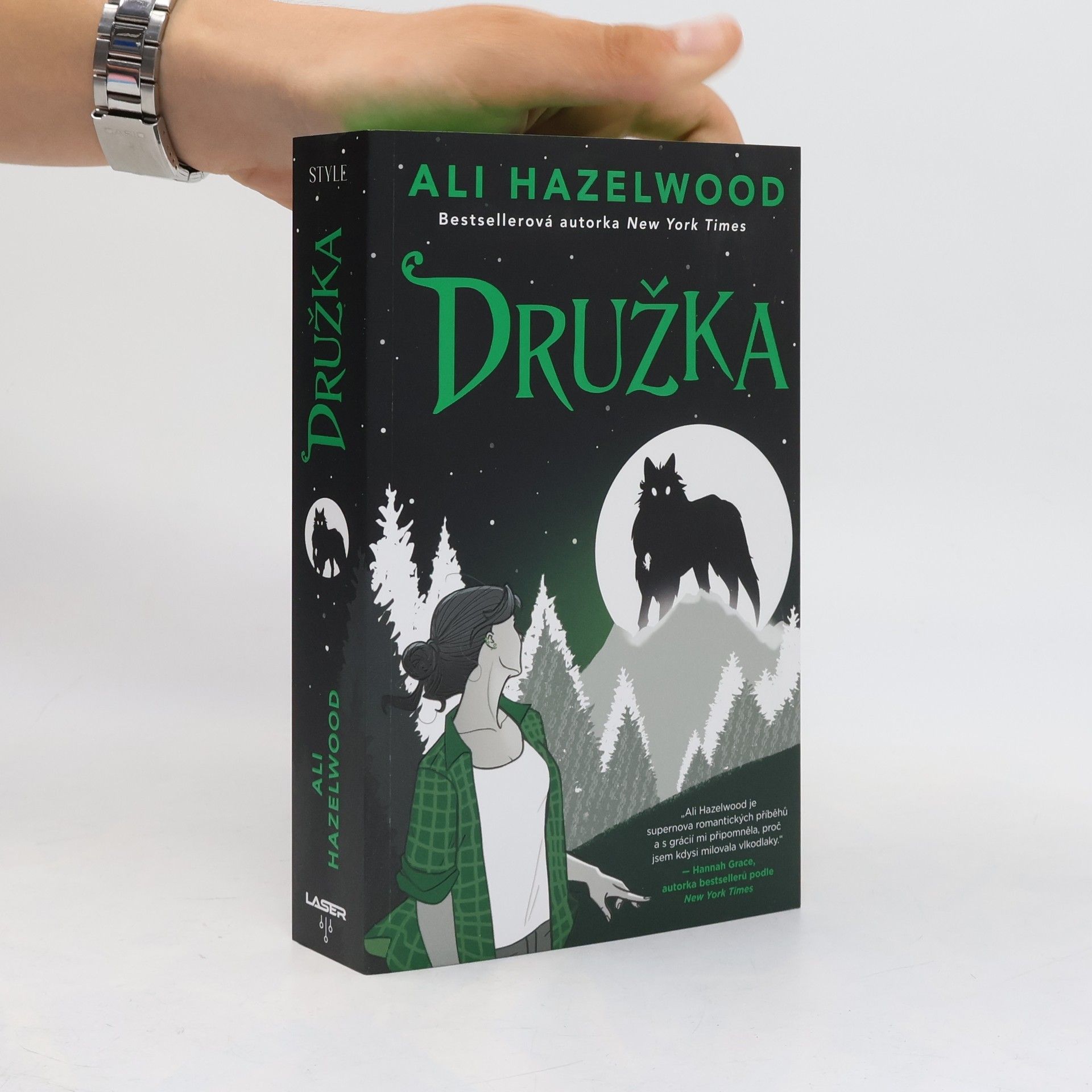 Ali Hazelwood Družka