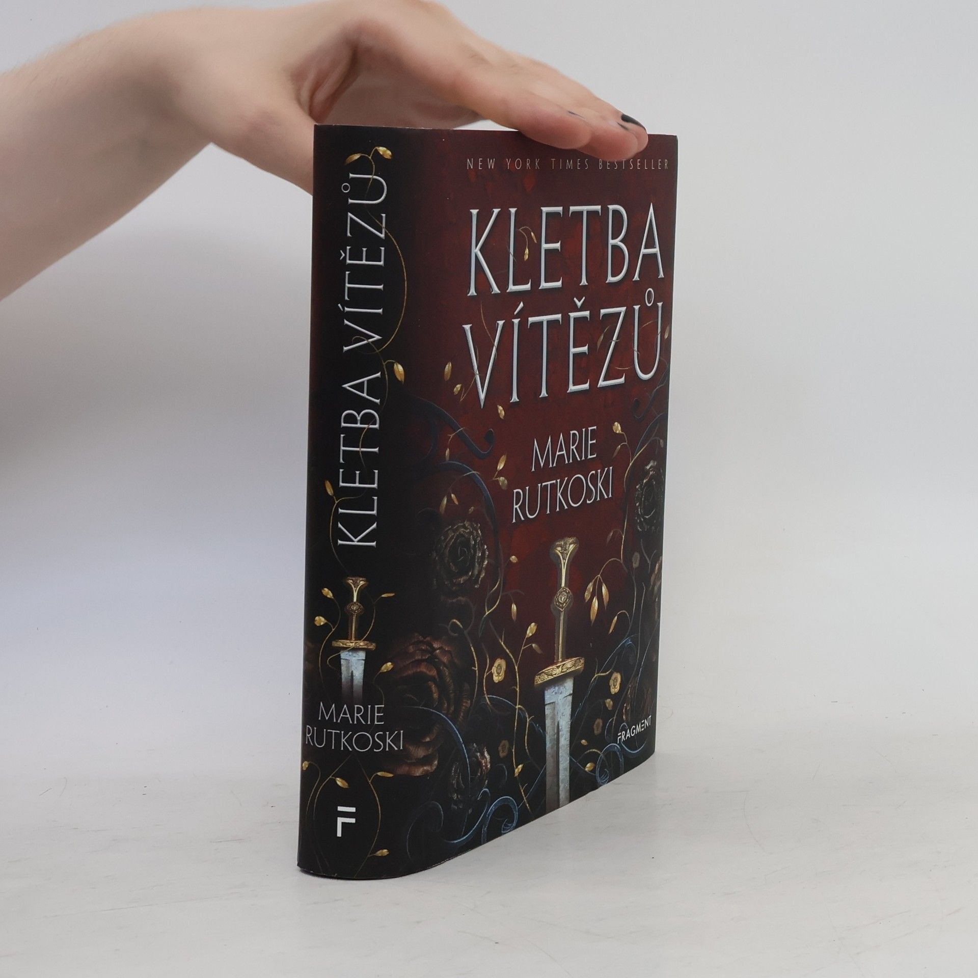 Marie Rutkoski Kletba vítězů