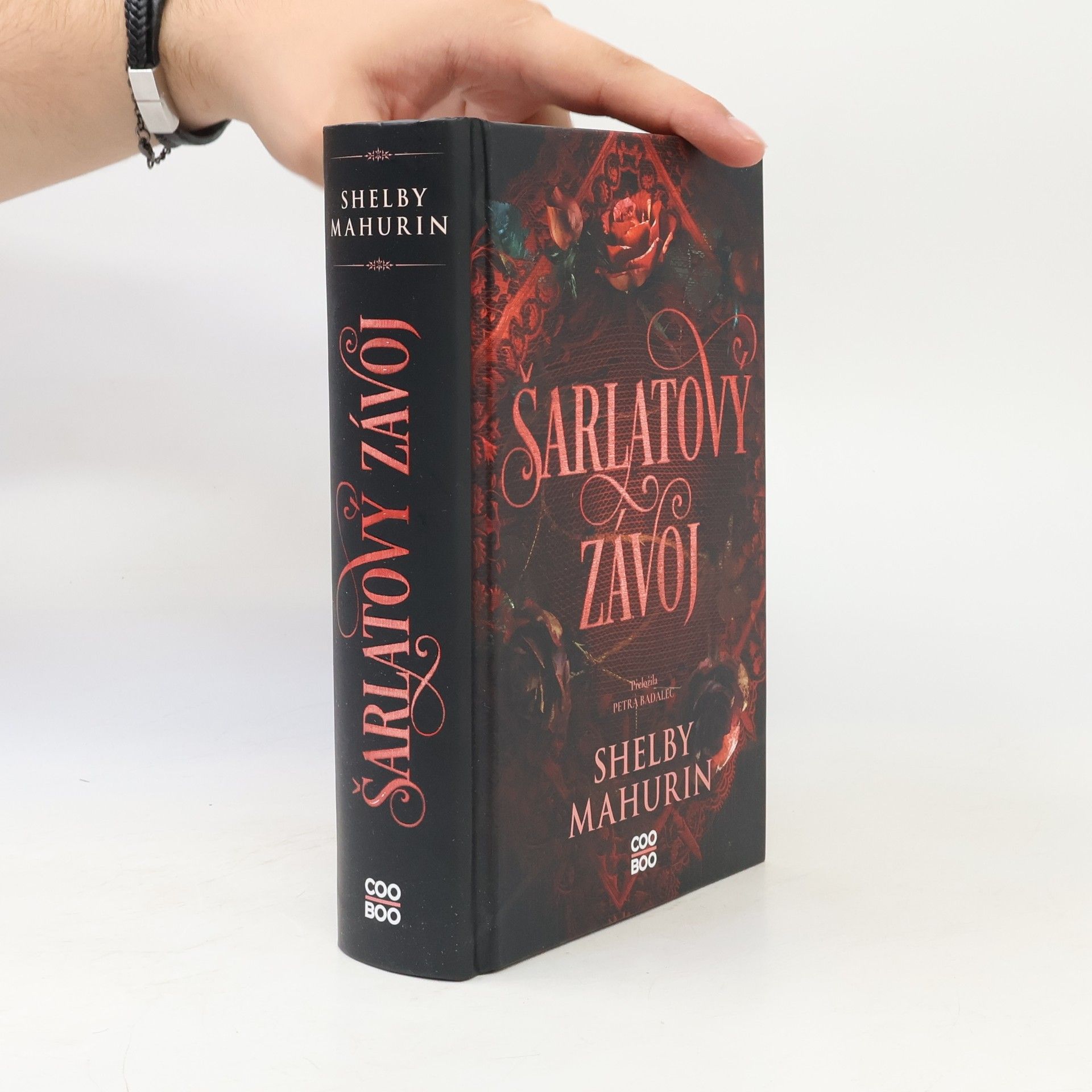 Shelby Mahurinová Šarlatový závoj