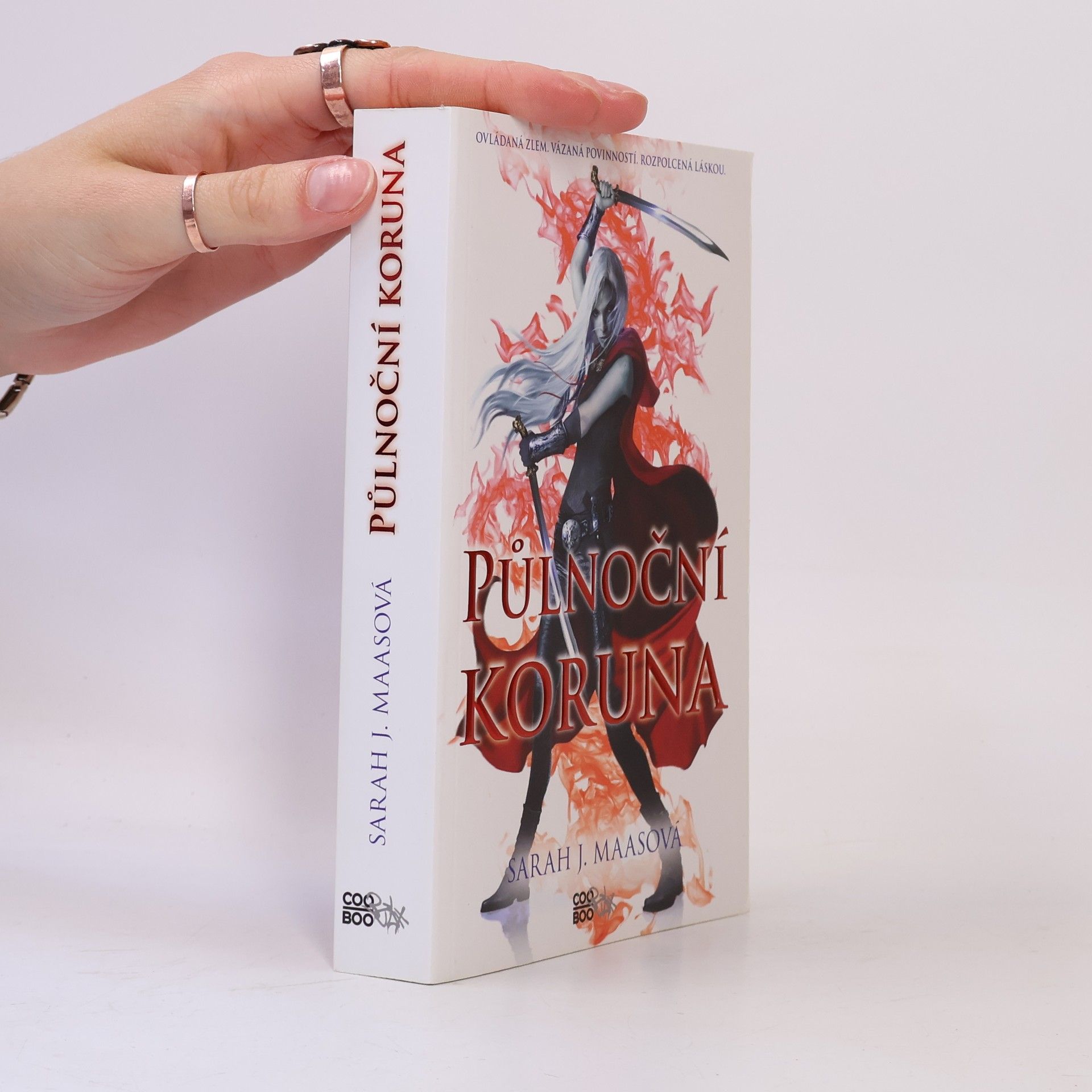 Sarah J. Maas Půlnoční koruna