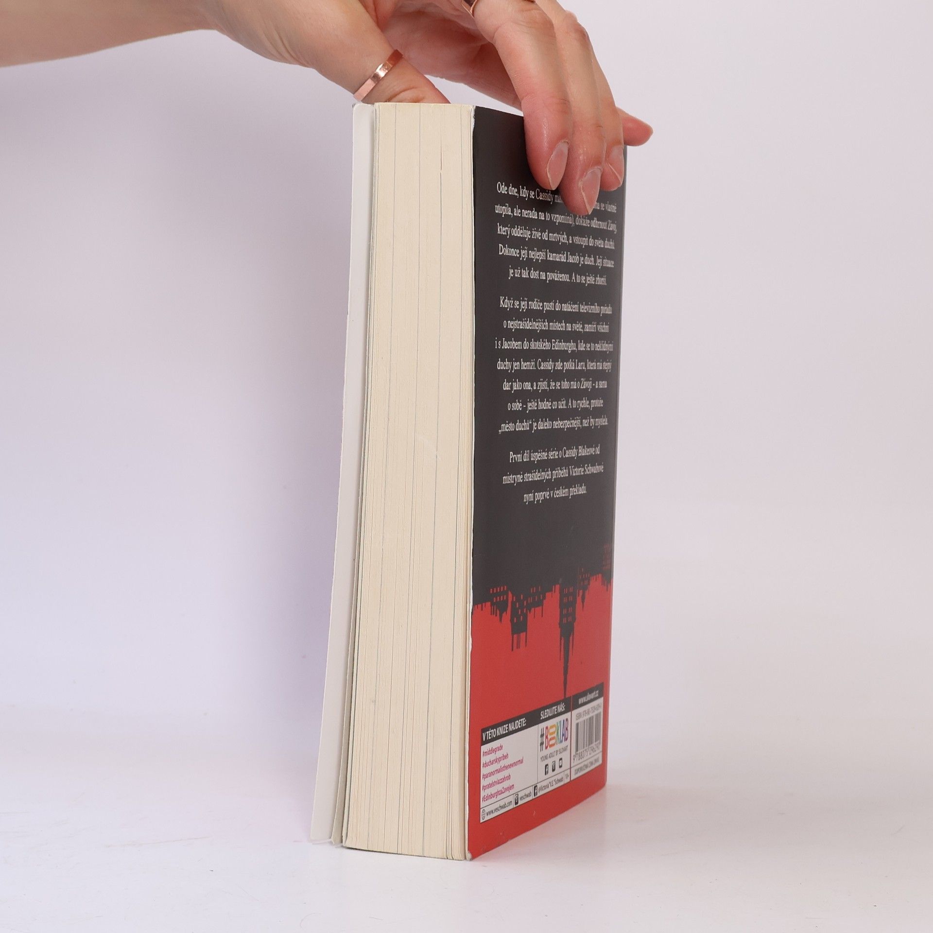 V. E. Schwab Město duchů