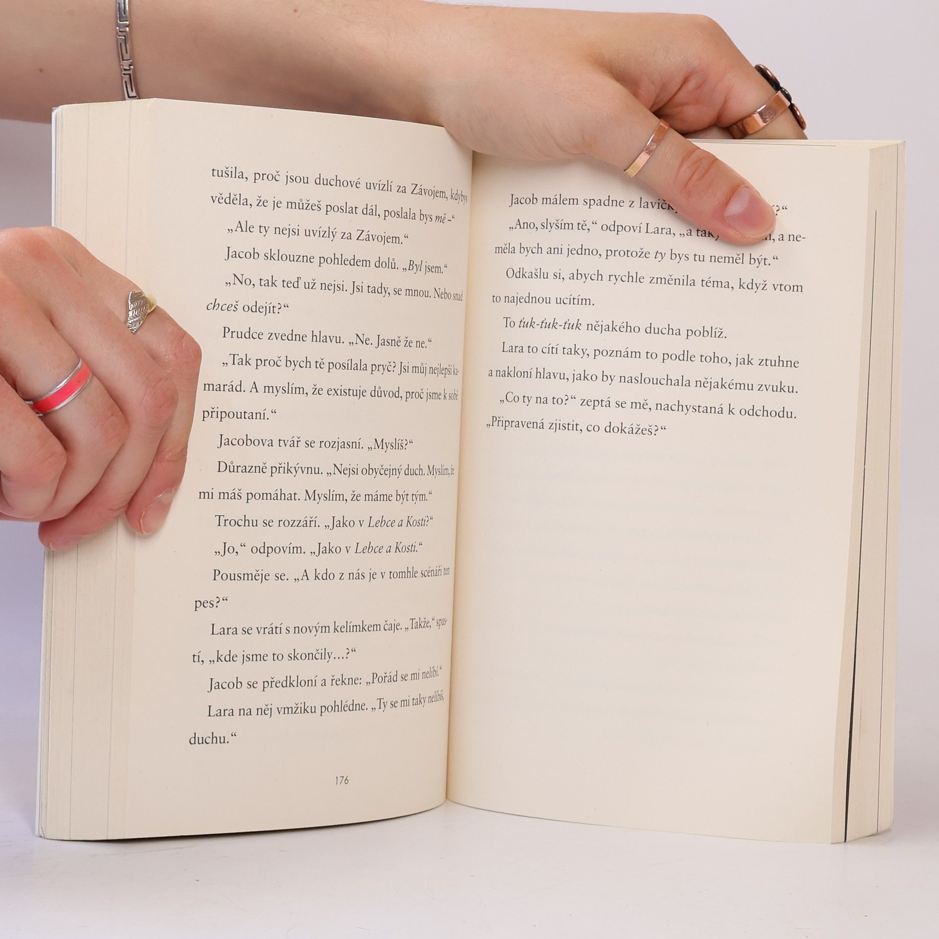 V. E. Schwab Město duchů