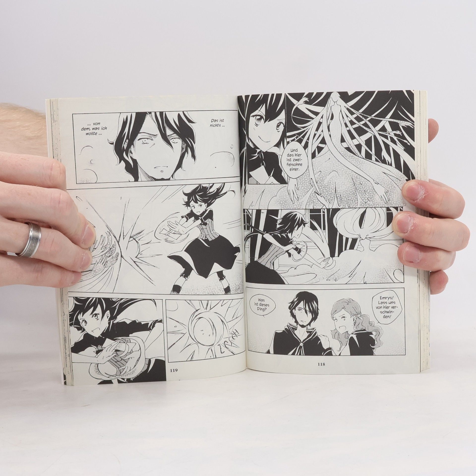 Luisa Velontrova Martillo's mysterious books