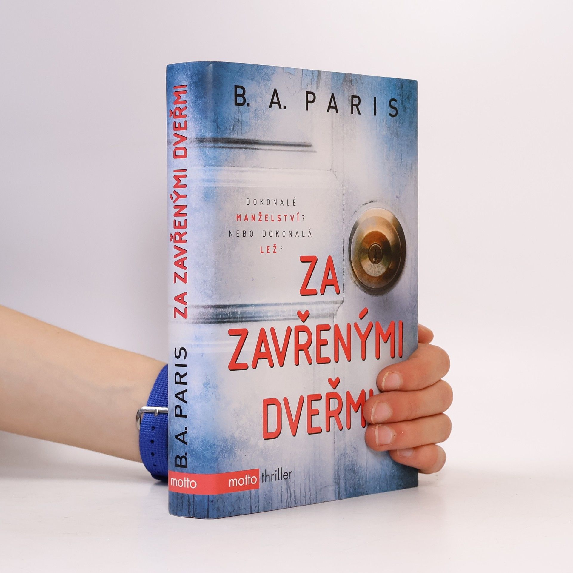 B.A. Paris Za zavřenými dveřmi