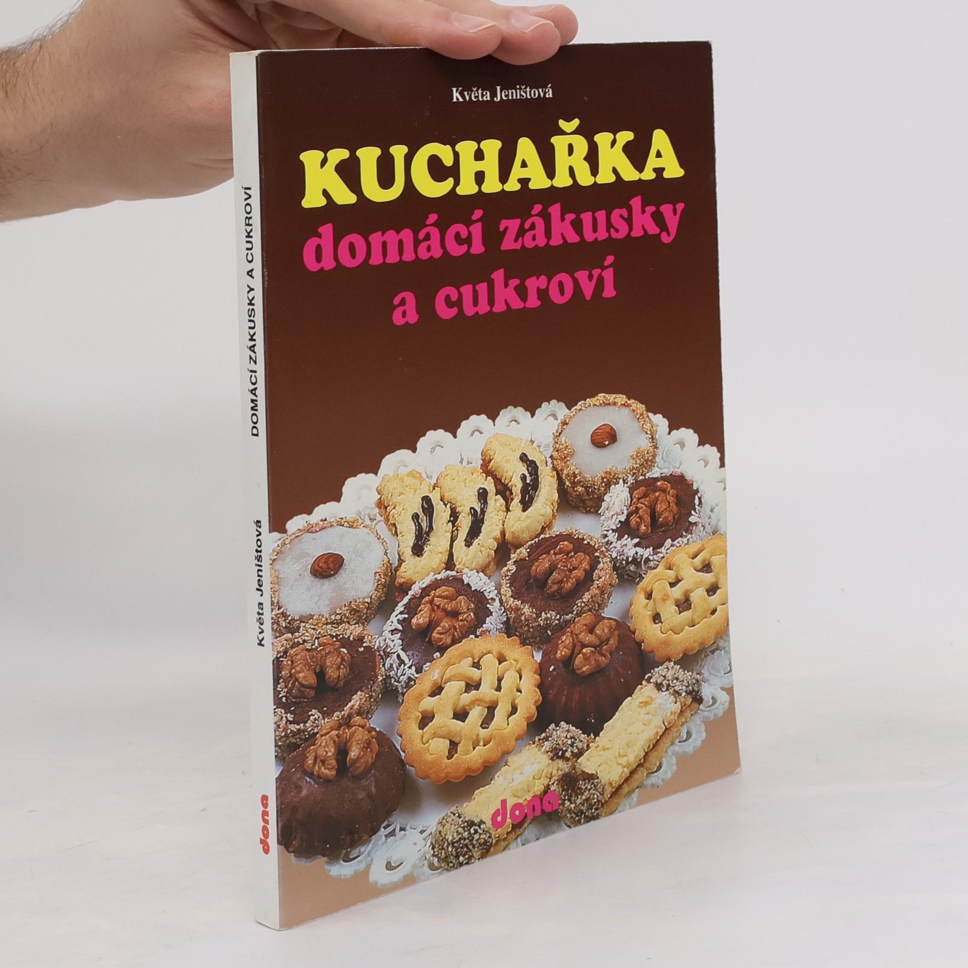 Jeništová Květa Kuchařka: Domácí zákusky a cukroví