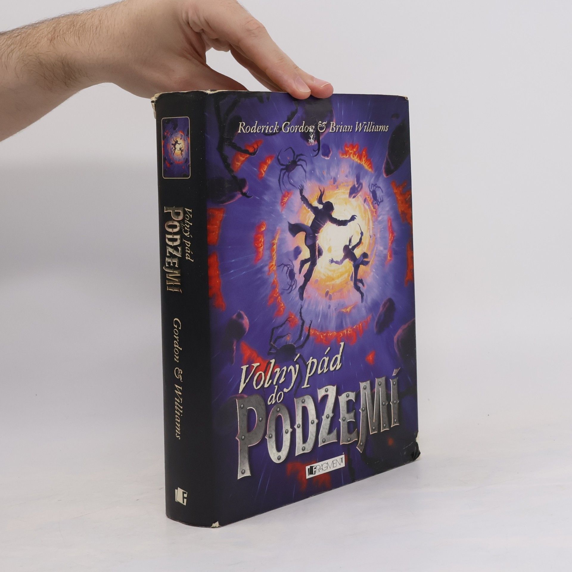 Roderick Gordon Volný pád do Podzemí
