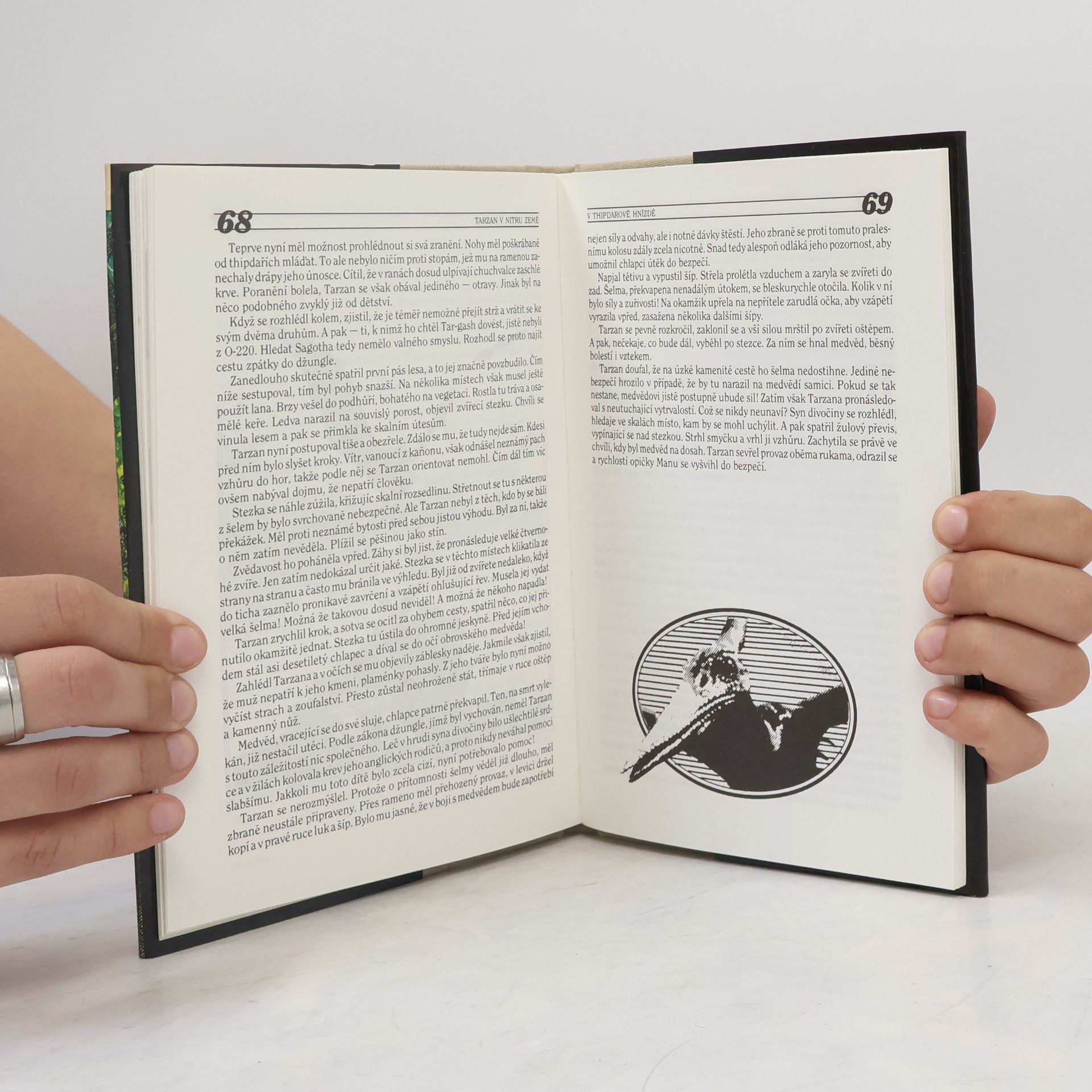 Edgar Rice Burroughs Tarzan v nitru země
