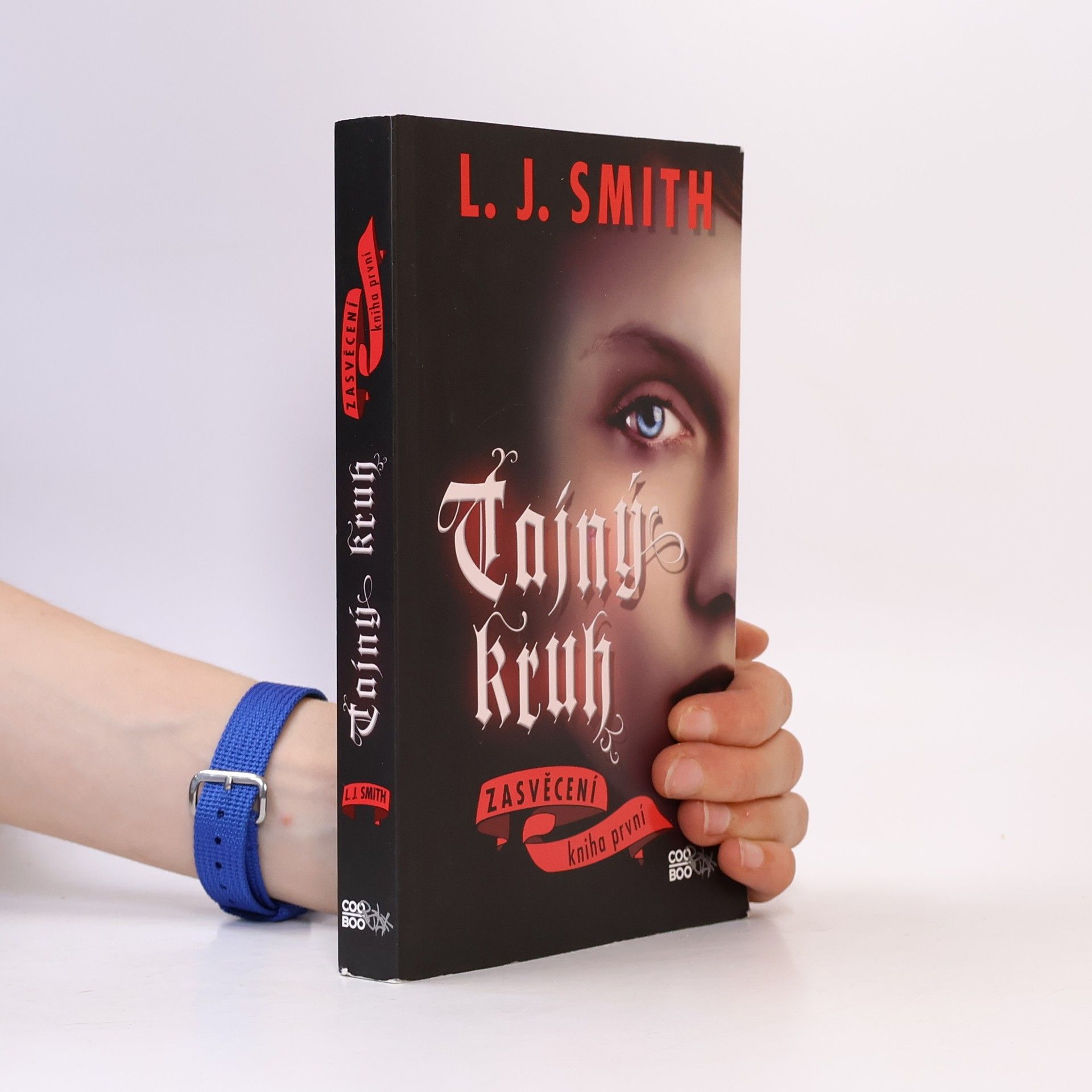 L. J. Smithová  Tajný kruh. Zasvěcení