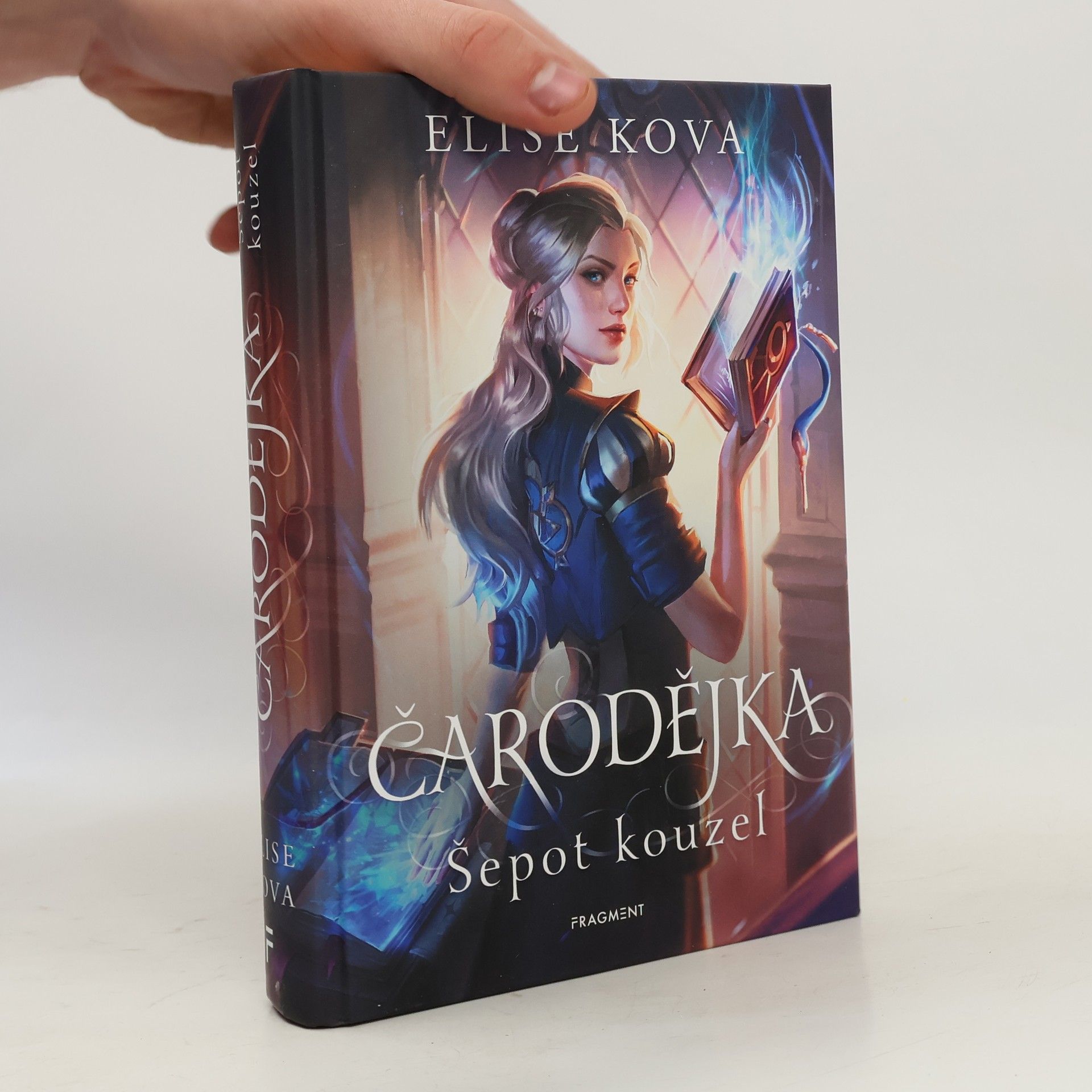Elise Kova Čarodějka. Šepot kouzel