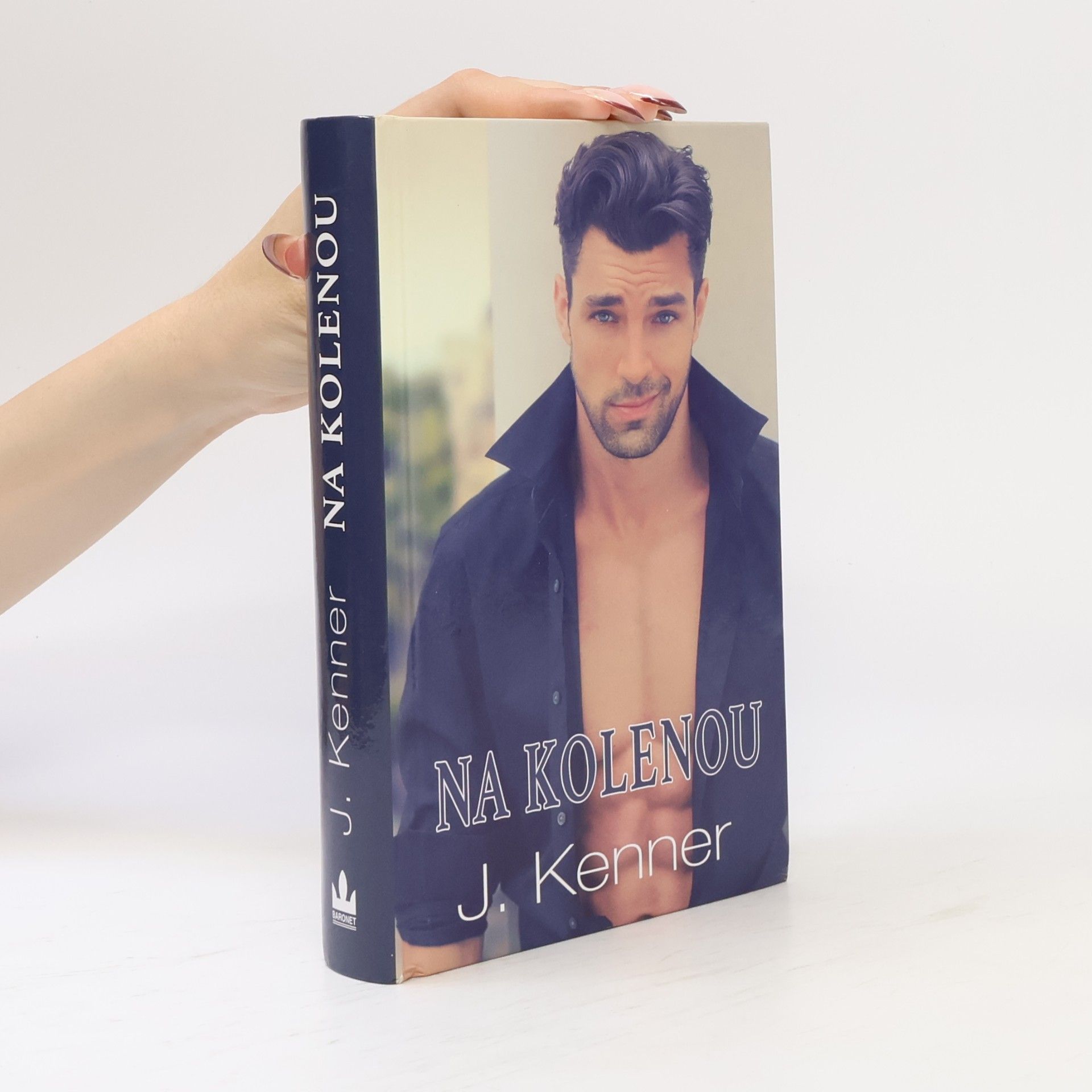 Julie Kenner Na kolenou