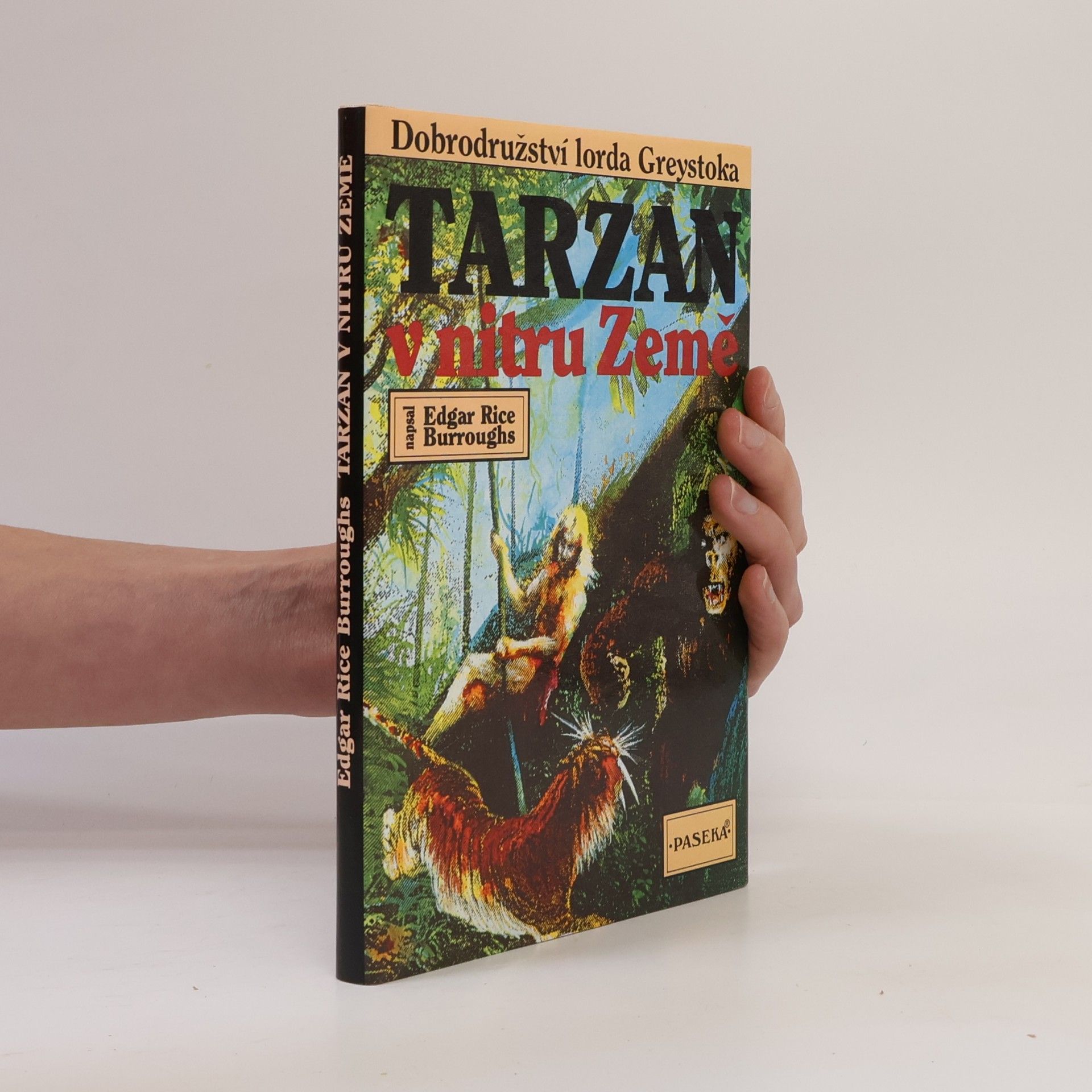Edgar Rice Burrroughs Tarzan v nitru země
