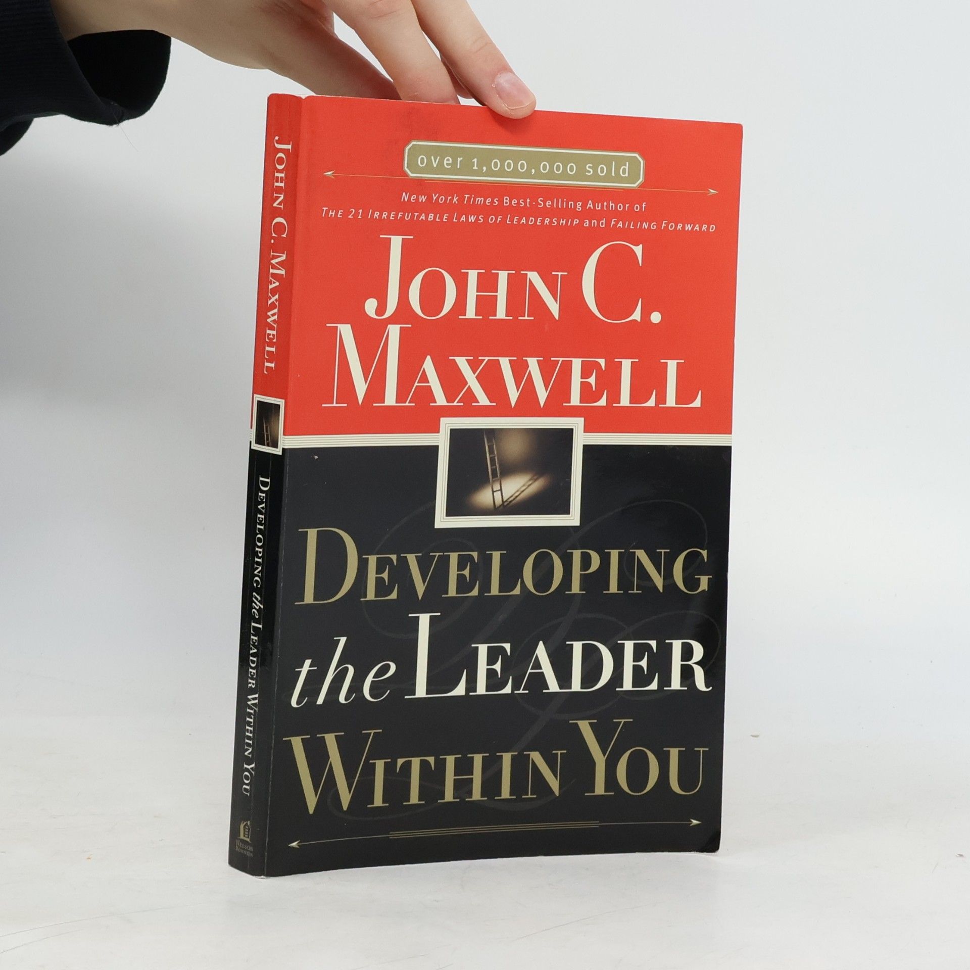 John C. Maxwell Developing the leader within you