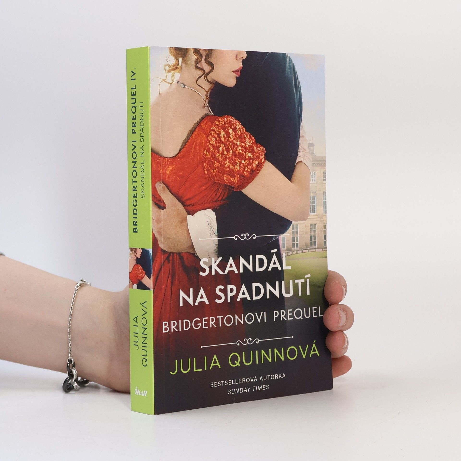 Julie Quinnová Skandál na spadnutí