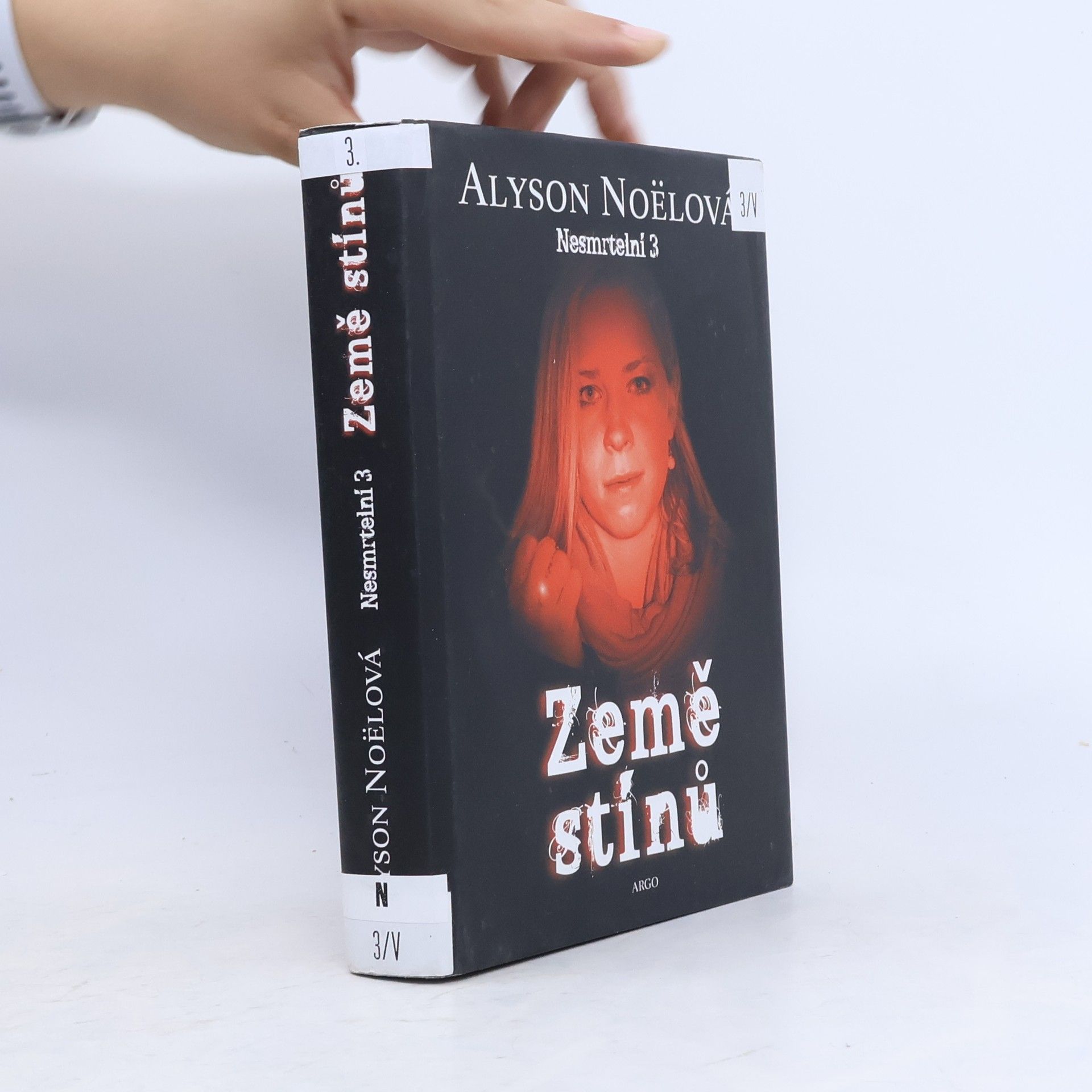 Alyson Noël Země stínů. Nesmrtelní 3