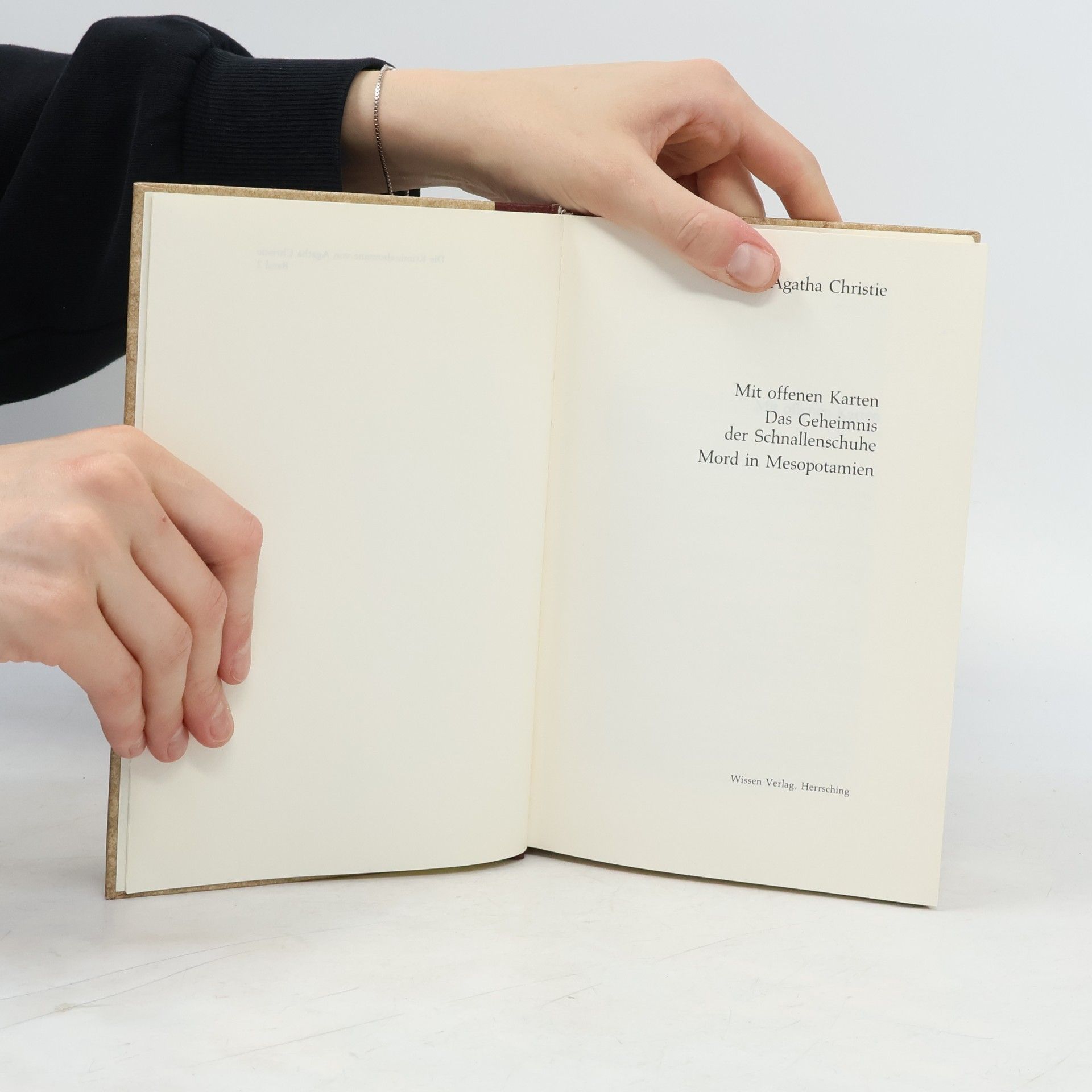 Agatha Christie Die kriminalromane von Agatha Christie, Band 2: Mit offenen Karten, Das Geheimnis der Schnallenschuhe, Mord in Mesopotamien (3 Bücher in 1 Band)