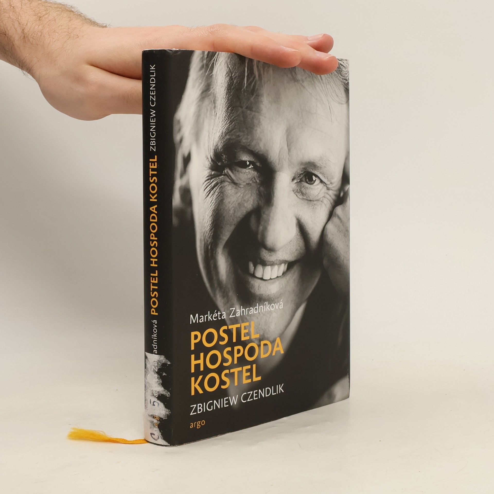 Zbigniew Czendlik Postel, hospoda, kostel