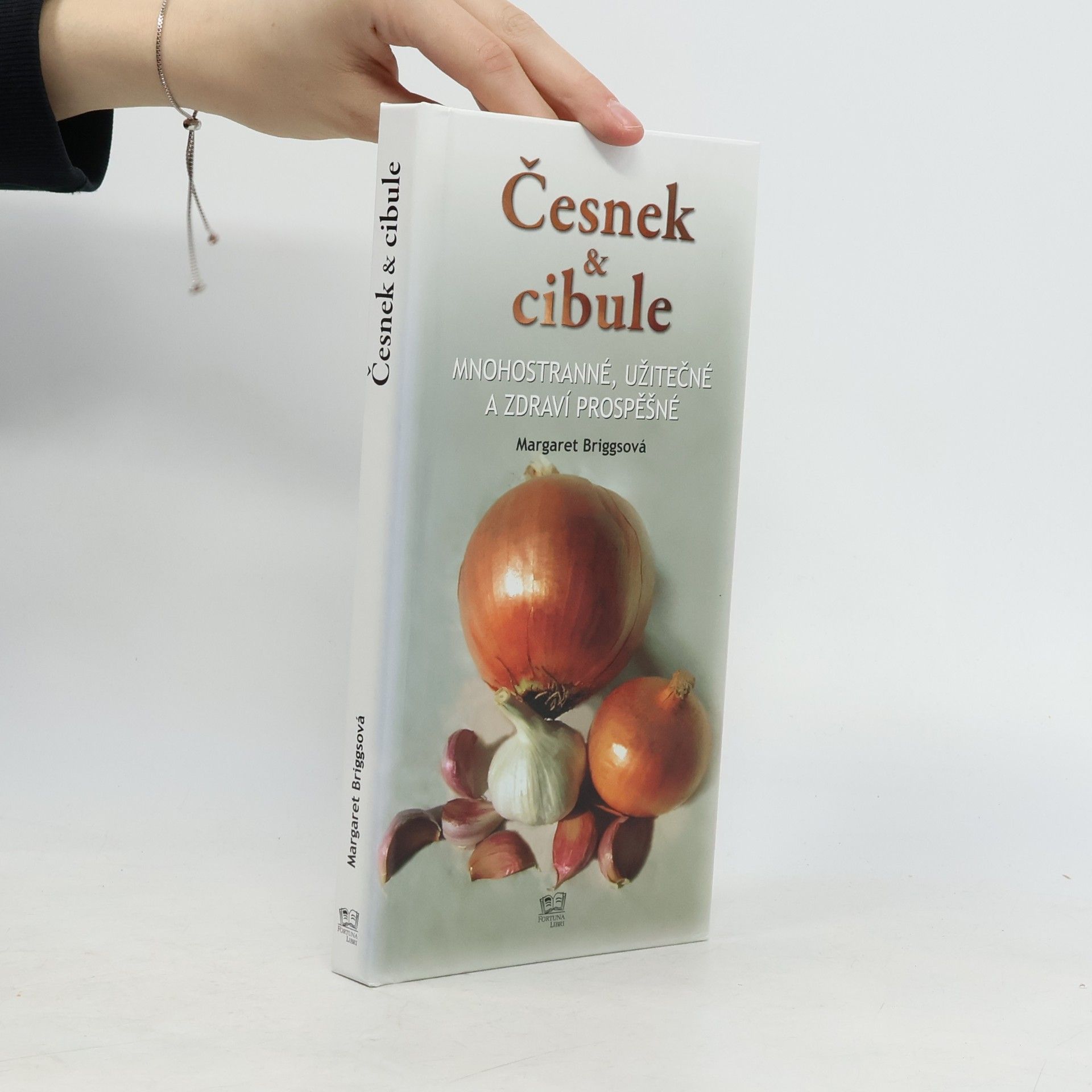 Margaret Briggs Česnek & cibule : mnohostranné, užitečné a zdraví prospěšné