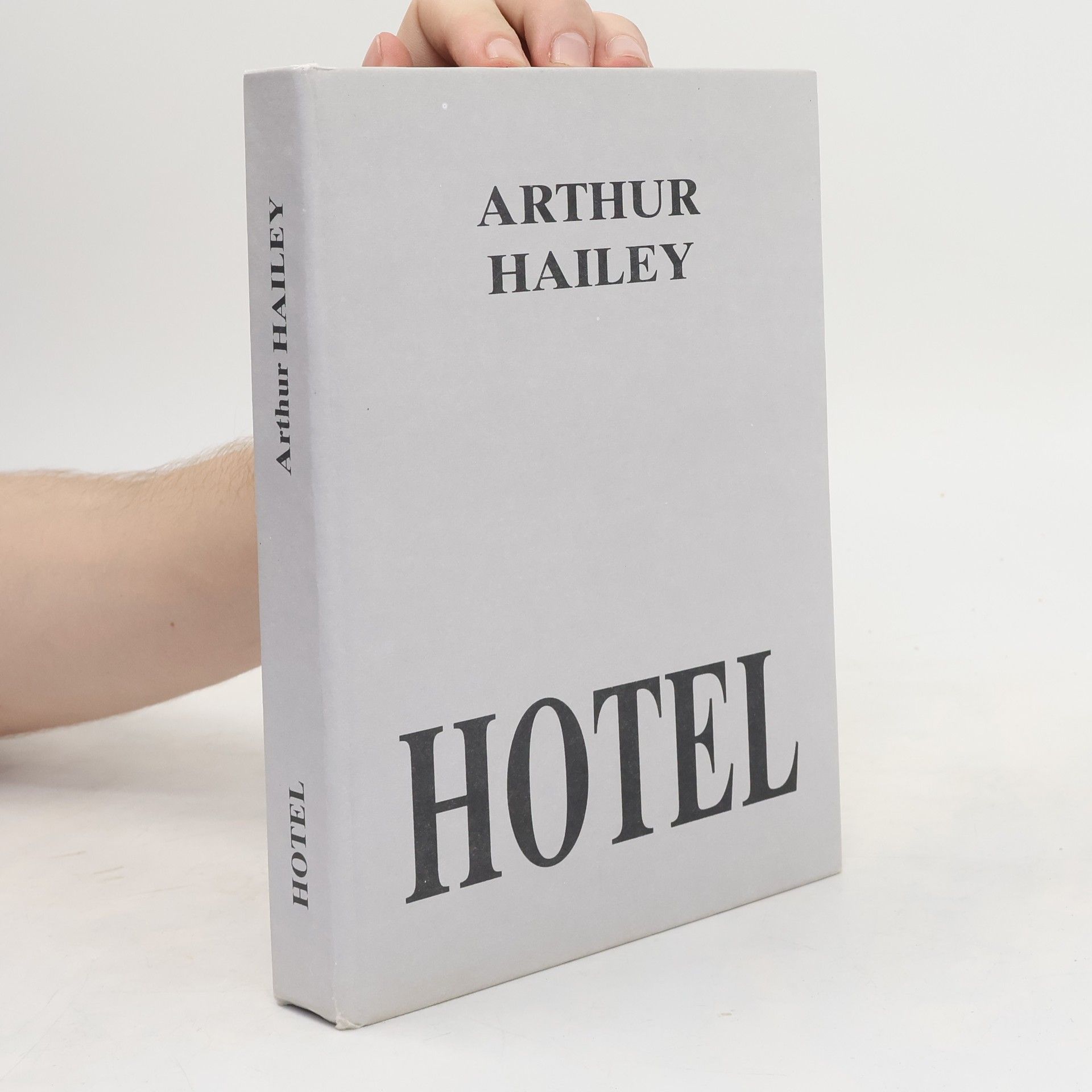 Arthur Hailey Hotel