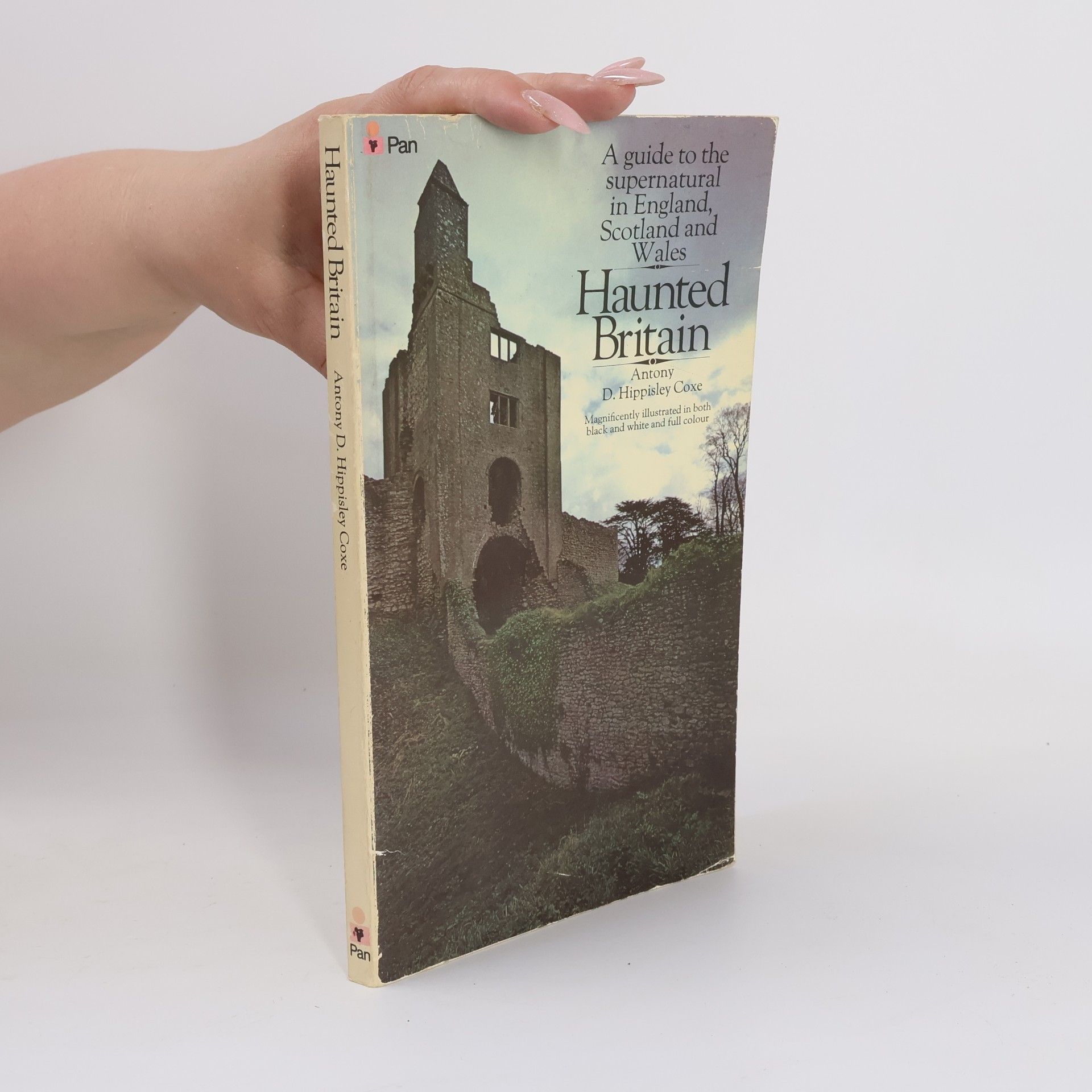 Antony D. Hippisley Coxe Haunted Britain.