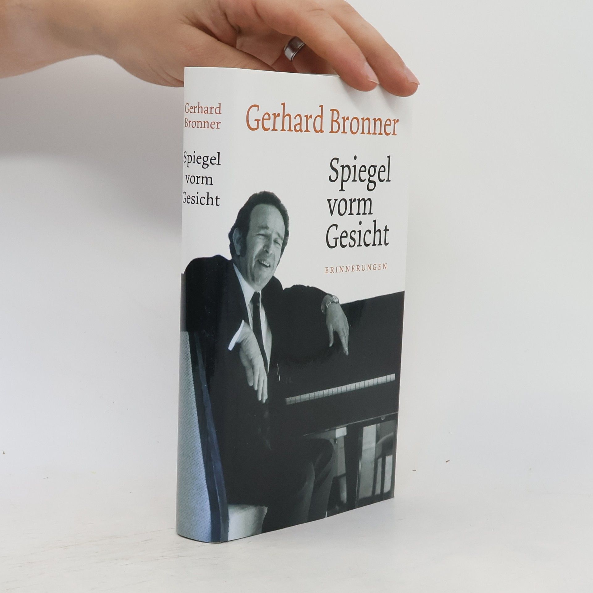 Gerhard Bronner Spiegel vorm Gesicht