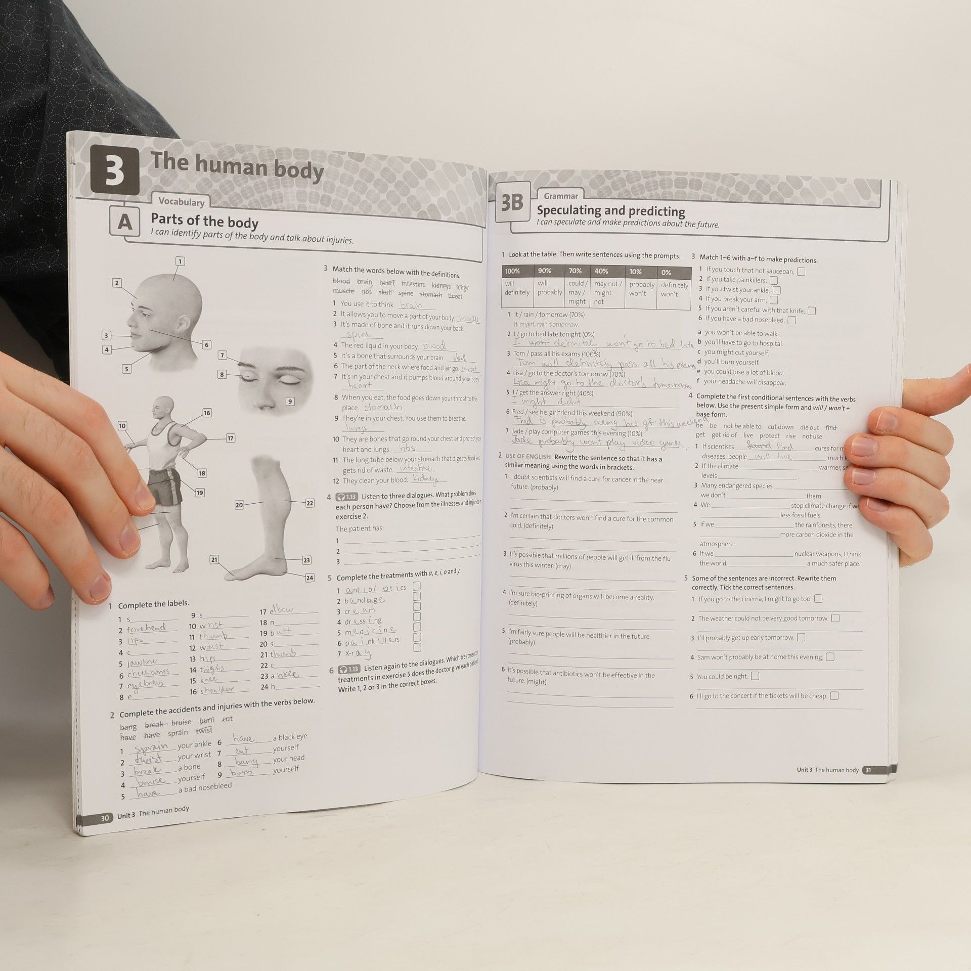 AA.VV. Maturita Solutions: Intermediate - Workbook