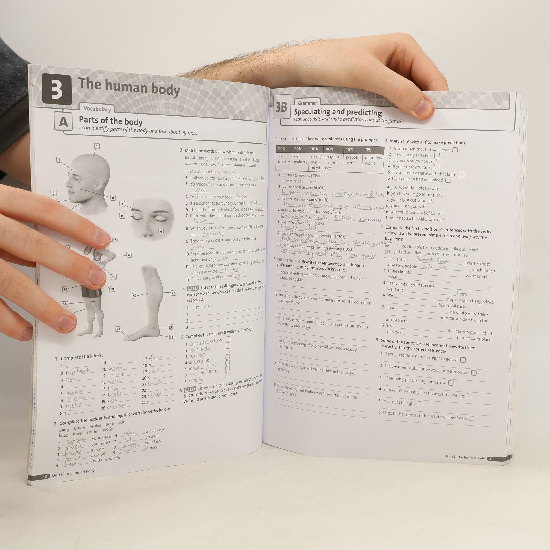 AA.VV. Maturita Solutions: Intermediate - Workbook