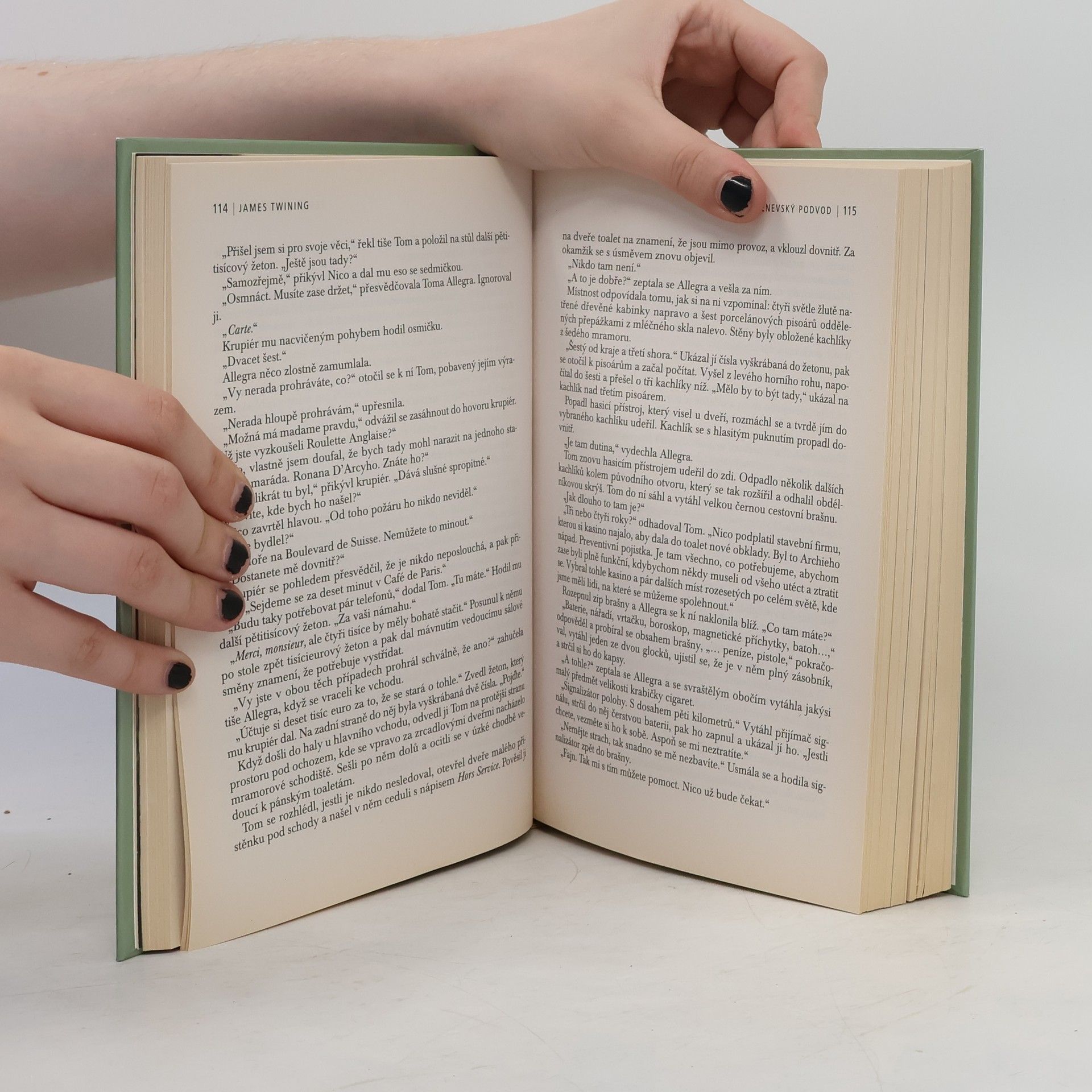 Autores varios Nejlepší světové čtení. Ženevský podvod. Vánoční seznam. Už žádná tajemství. Hora mezi námi.