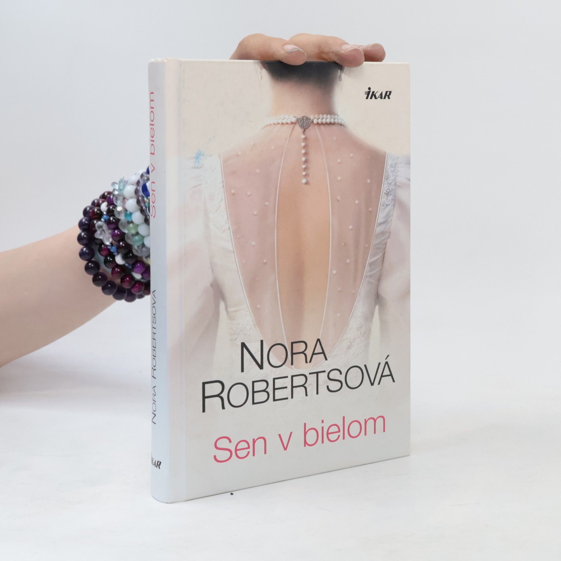 Nora Roberts Sen v bielom